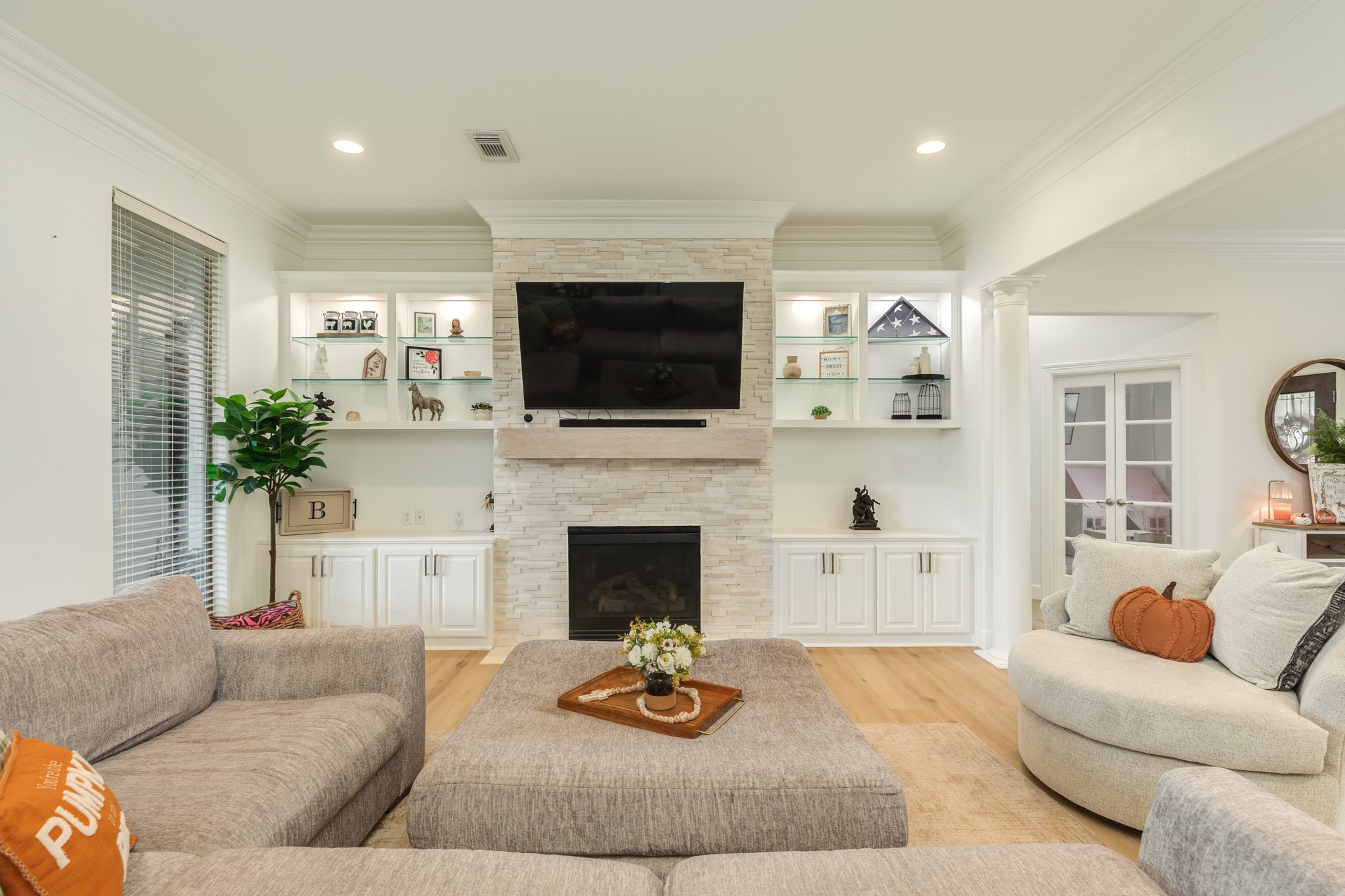52 English Oak Court Property Photo 14