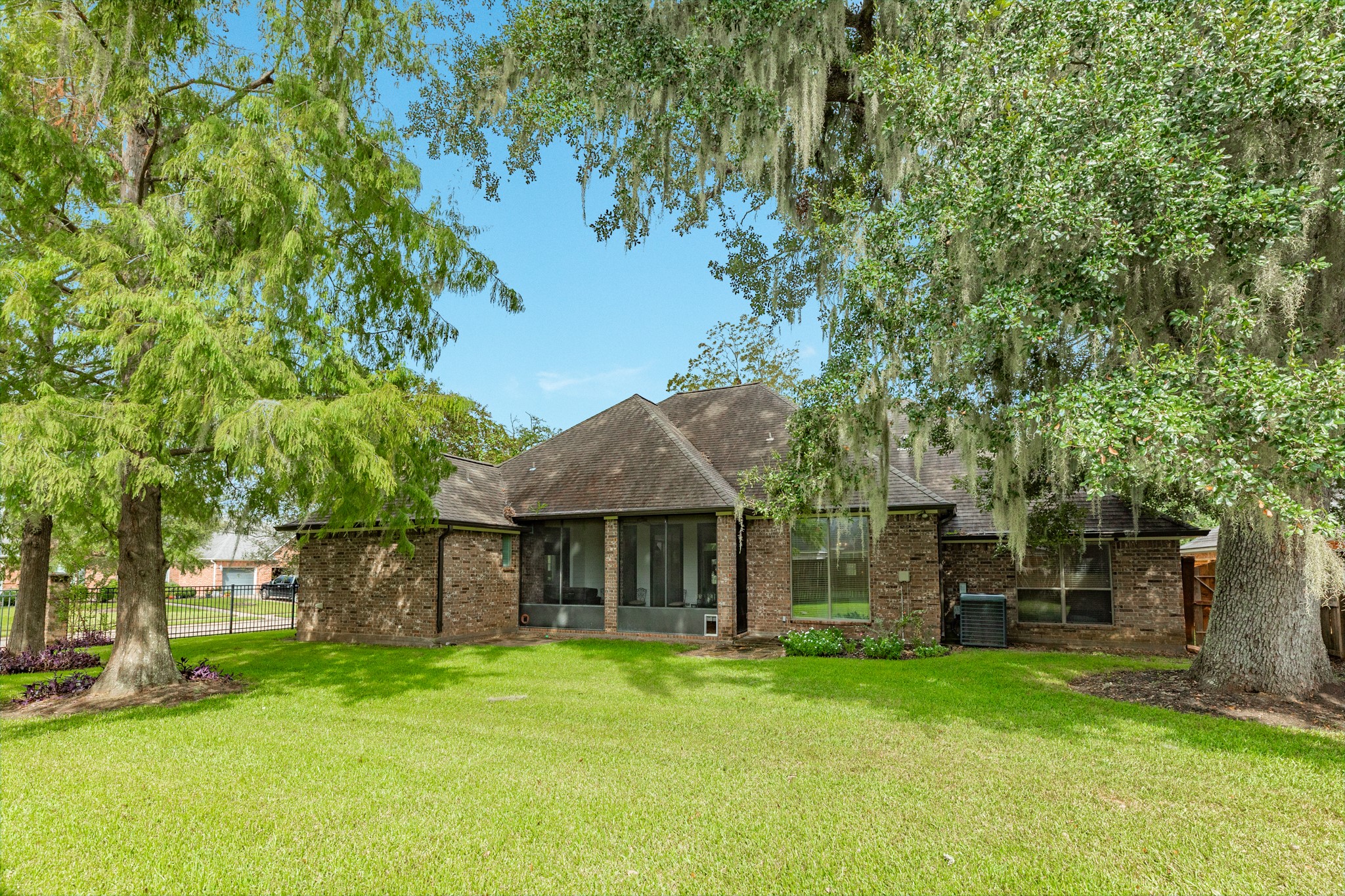 52 English Oak Court Property Photo 36