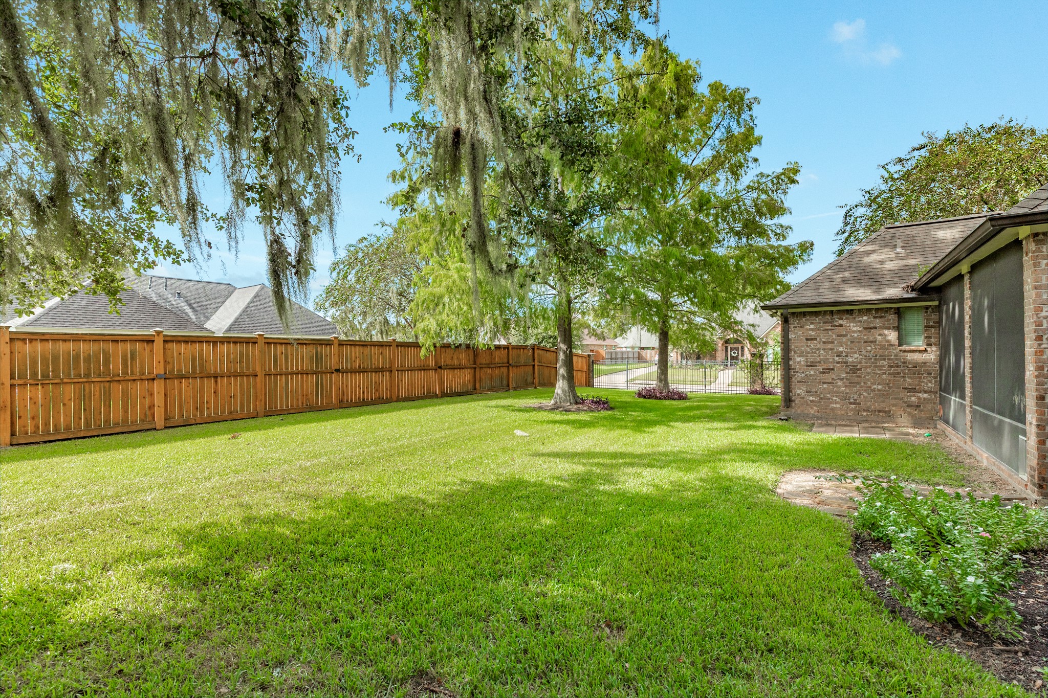 52 English Oak Court Property Photo 38
