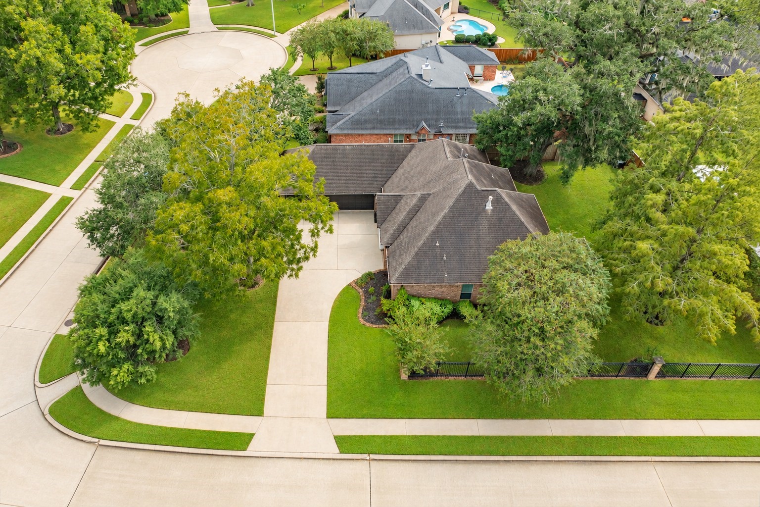 52 English Oak Court Property Photo 39
