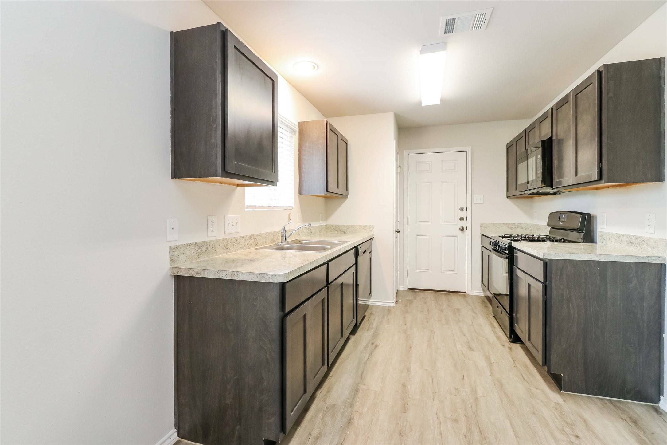 2827 Briggs Drive Property Photo 4