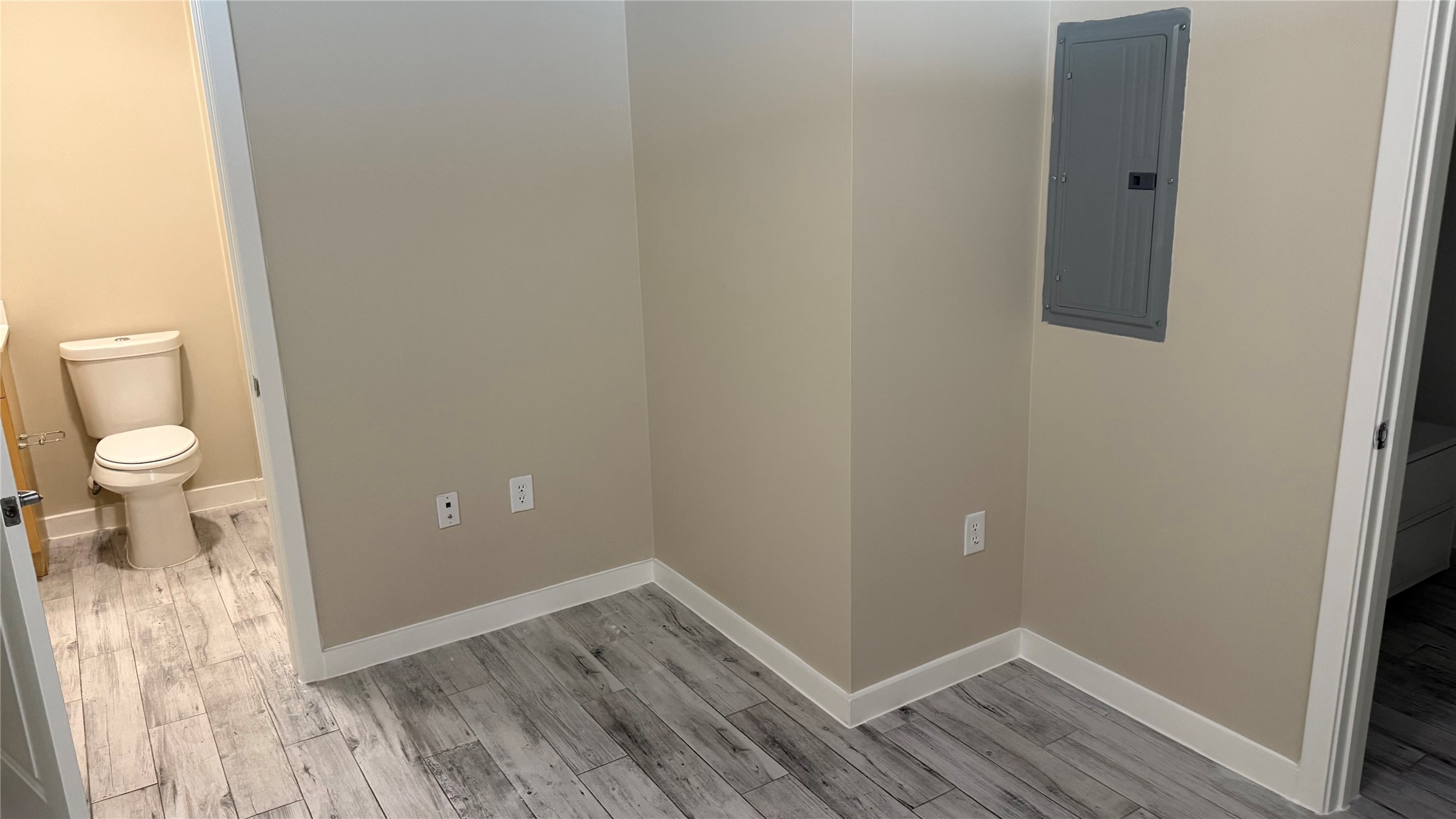 5925 Almeda Road 11612 Property Photo 5
