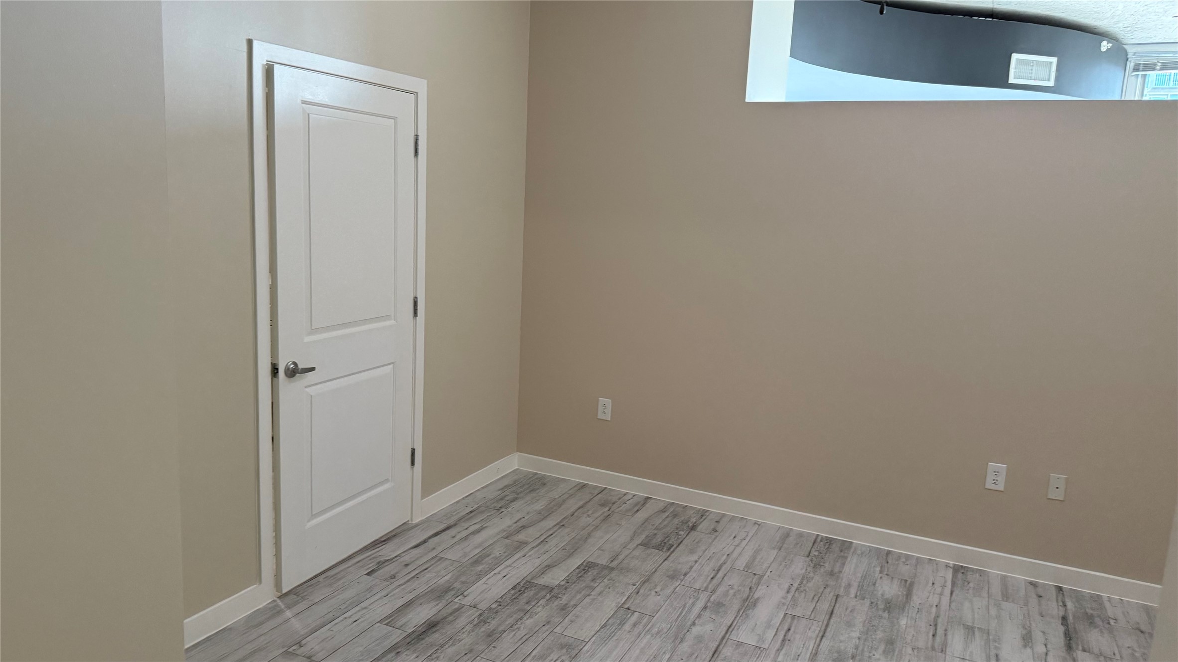5925 Almeda Road 11612 Property Photo 6