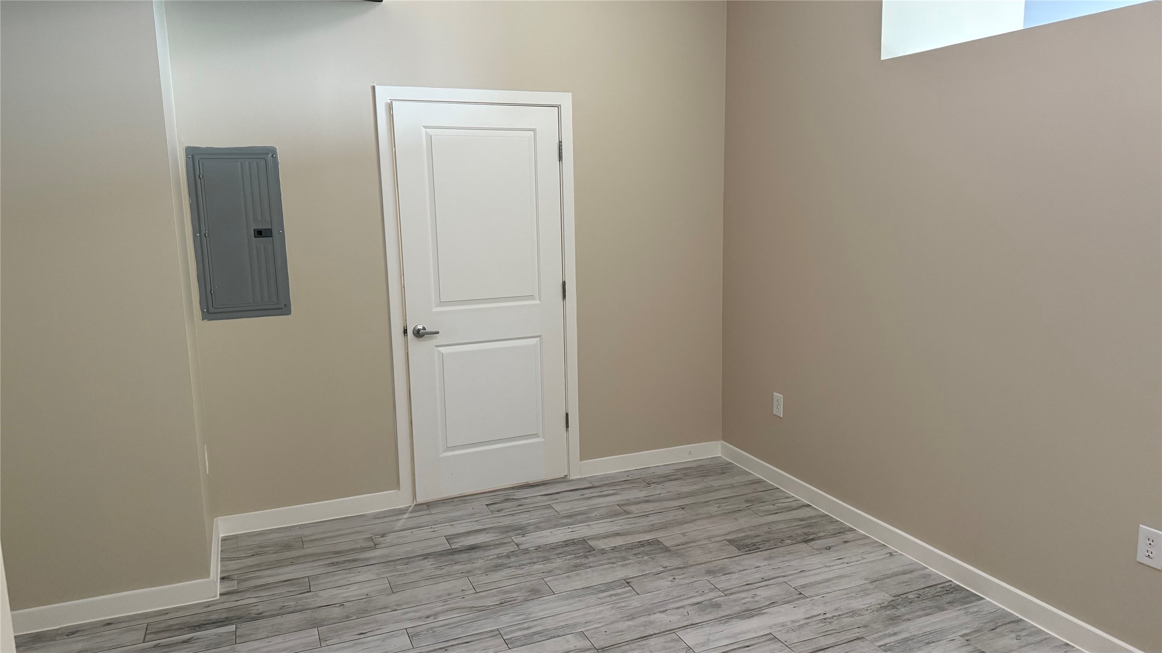 5925 Almeda Road 11612 Property Photo 8