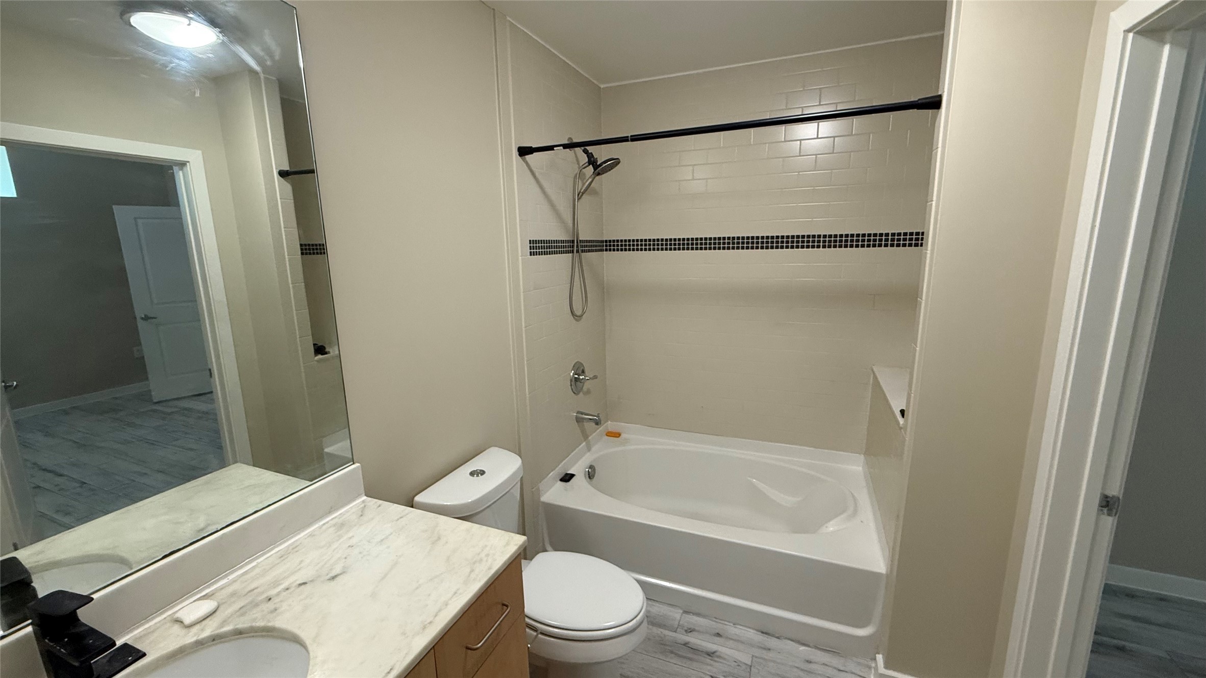 5925 Almeda Road 11612 Property Photo 9