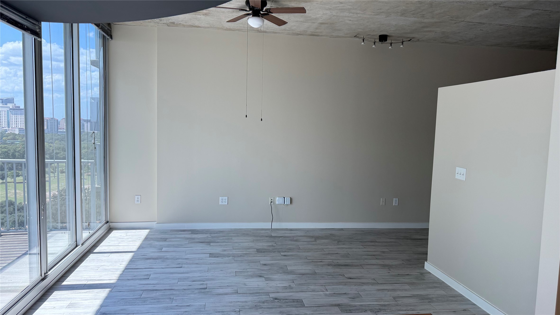 5925 Almeda Road 11612 Property Photo 10