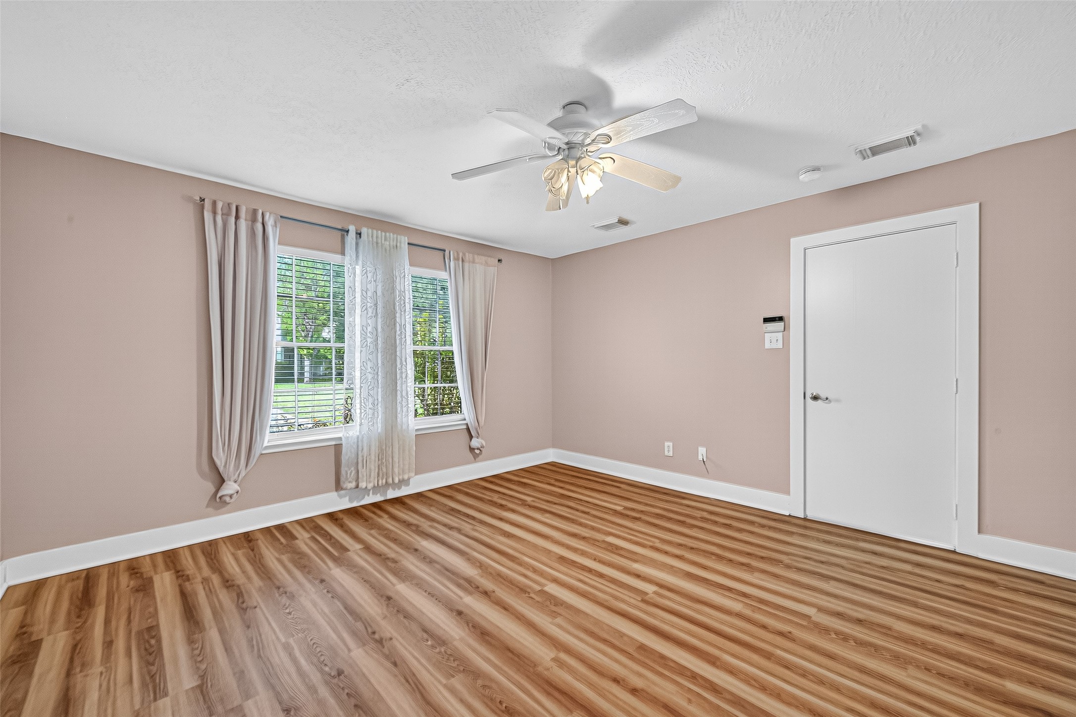 15859 E Park Court Property Photo 9
