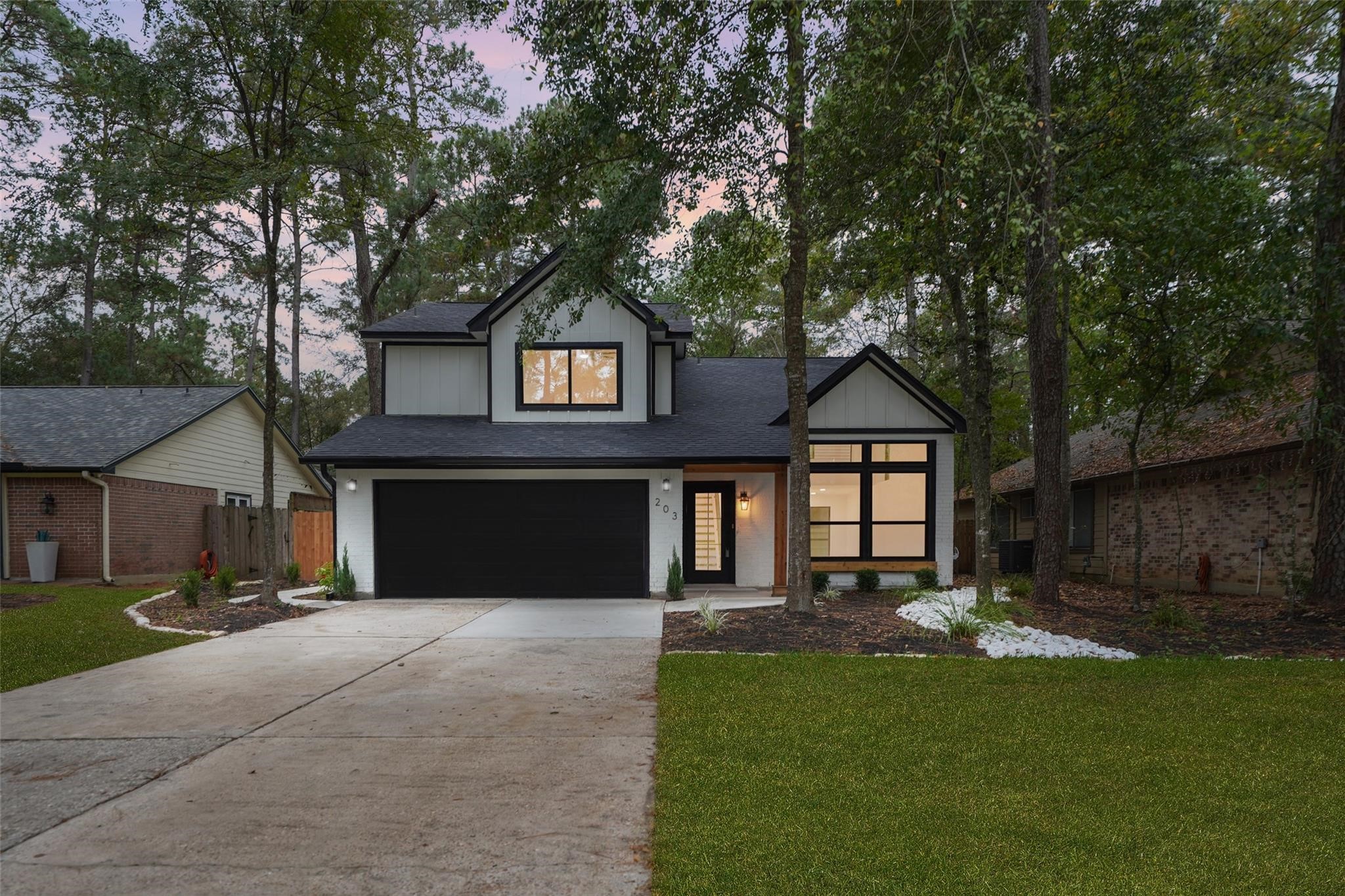 203 S Pathfinders Circle Property Photo 1