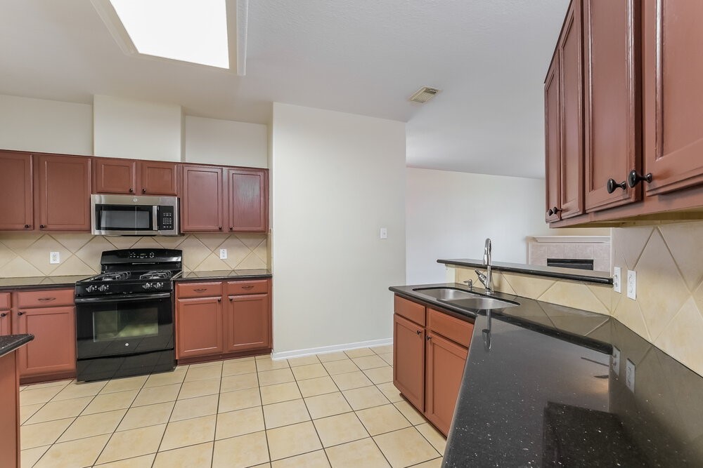 12226 Carriage Oak Circle Property Photo 7
