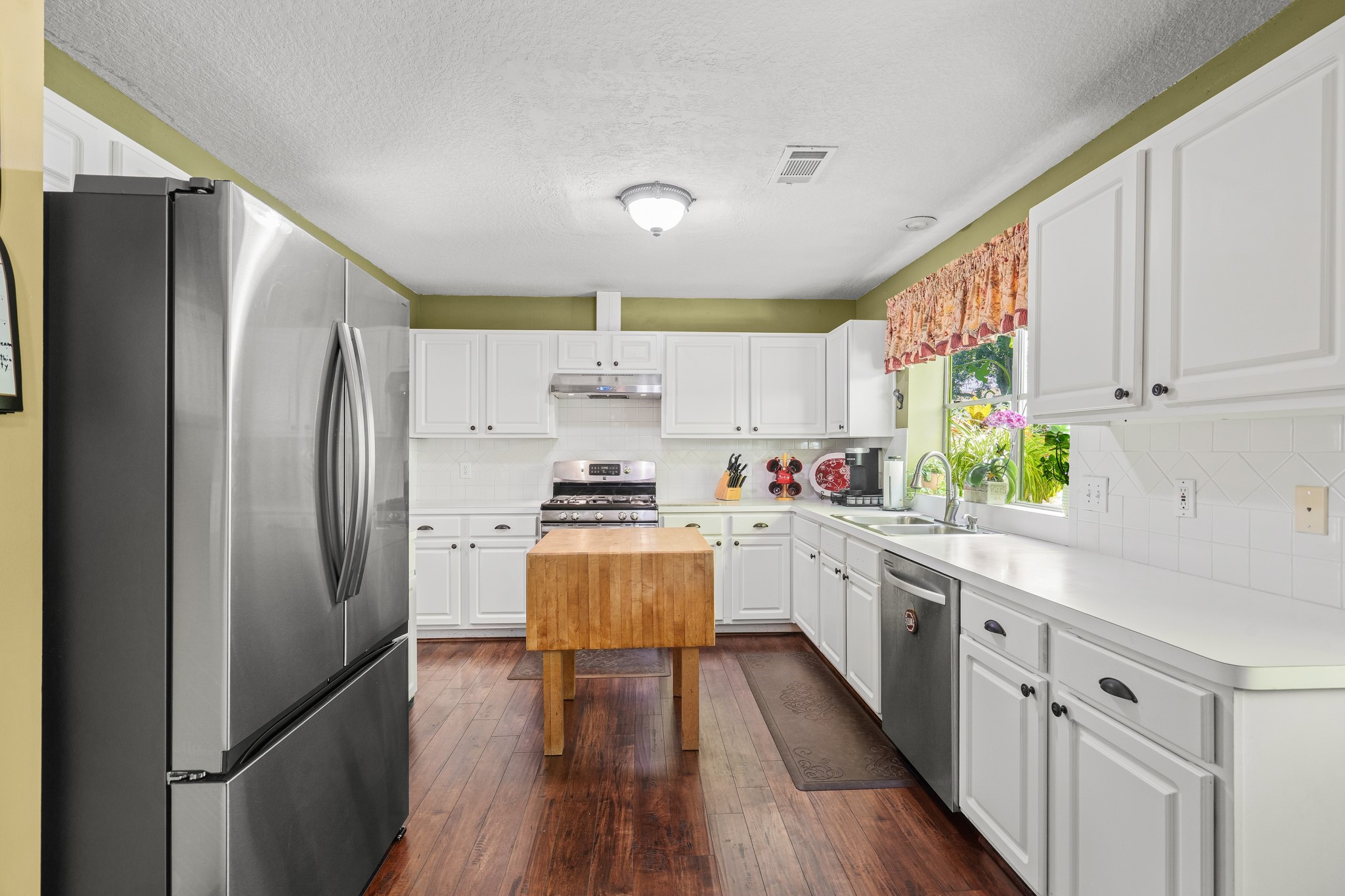 20327 Apache Lake Drive Property Photo 12