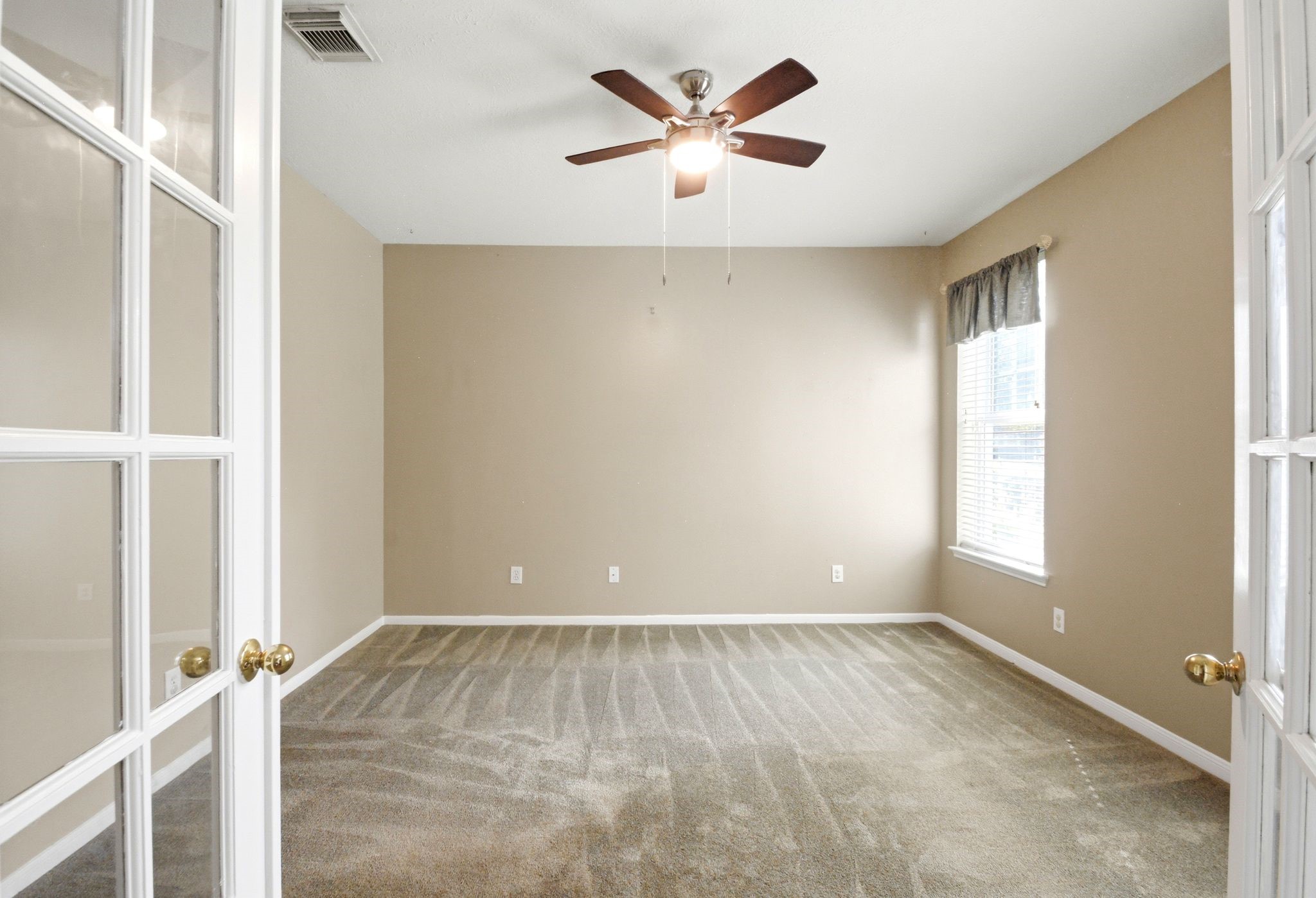 2718 Honeysuckle Walk Property Photo 9