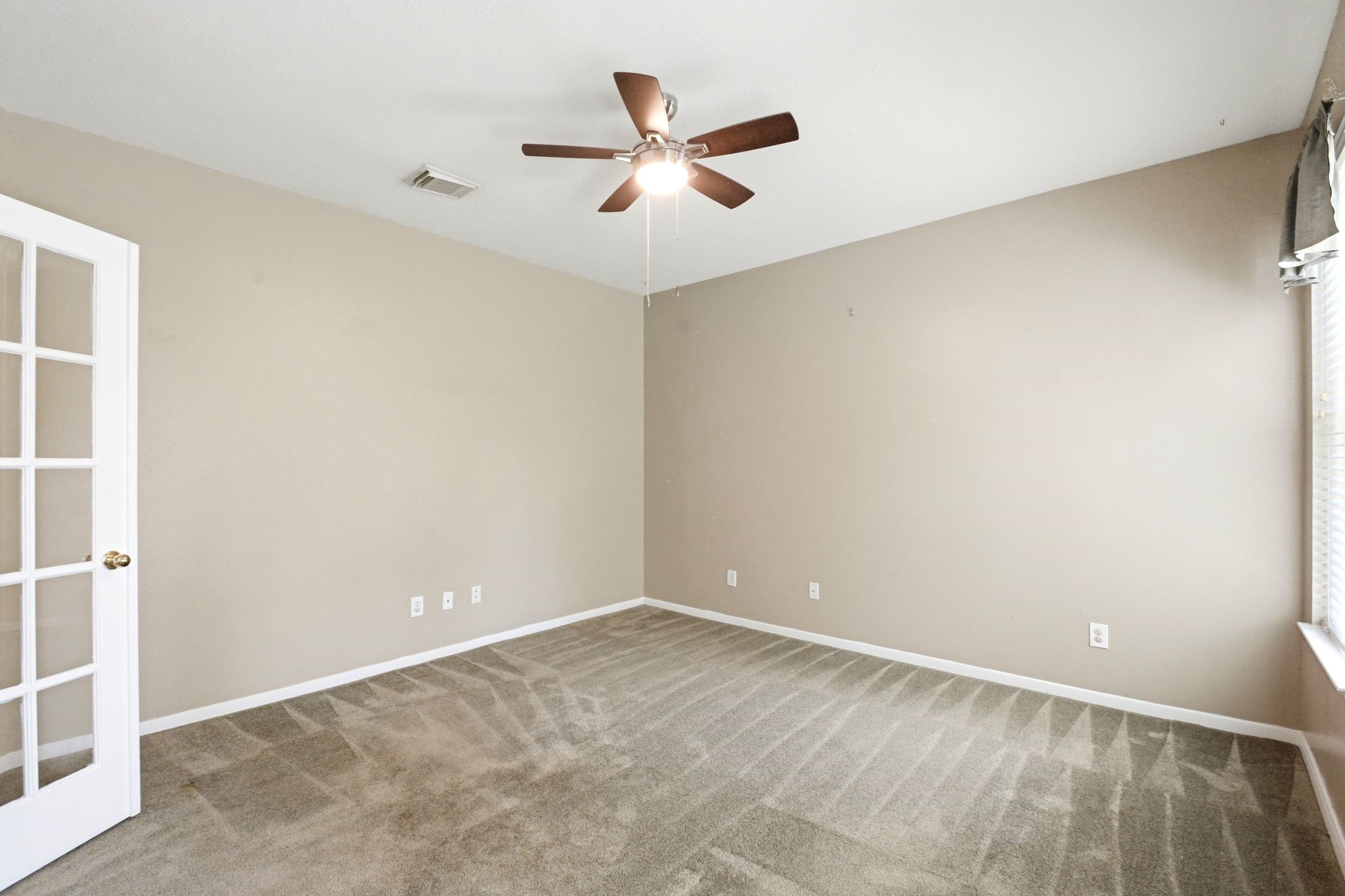2718 Honeysuckle Walk Property Photo 11