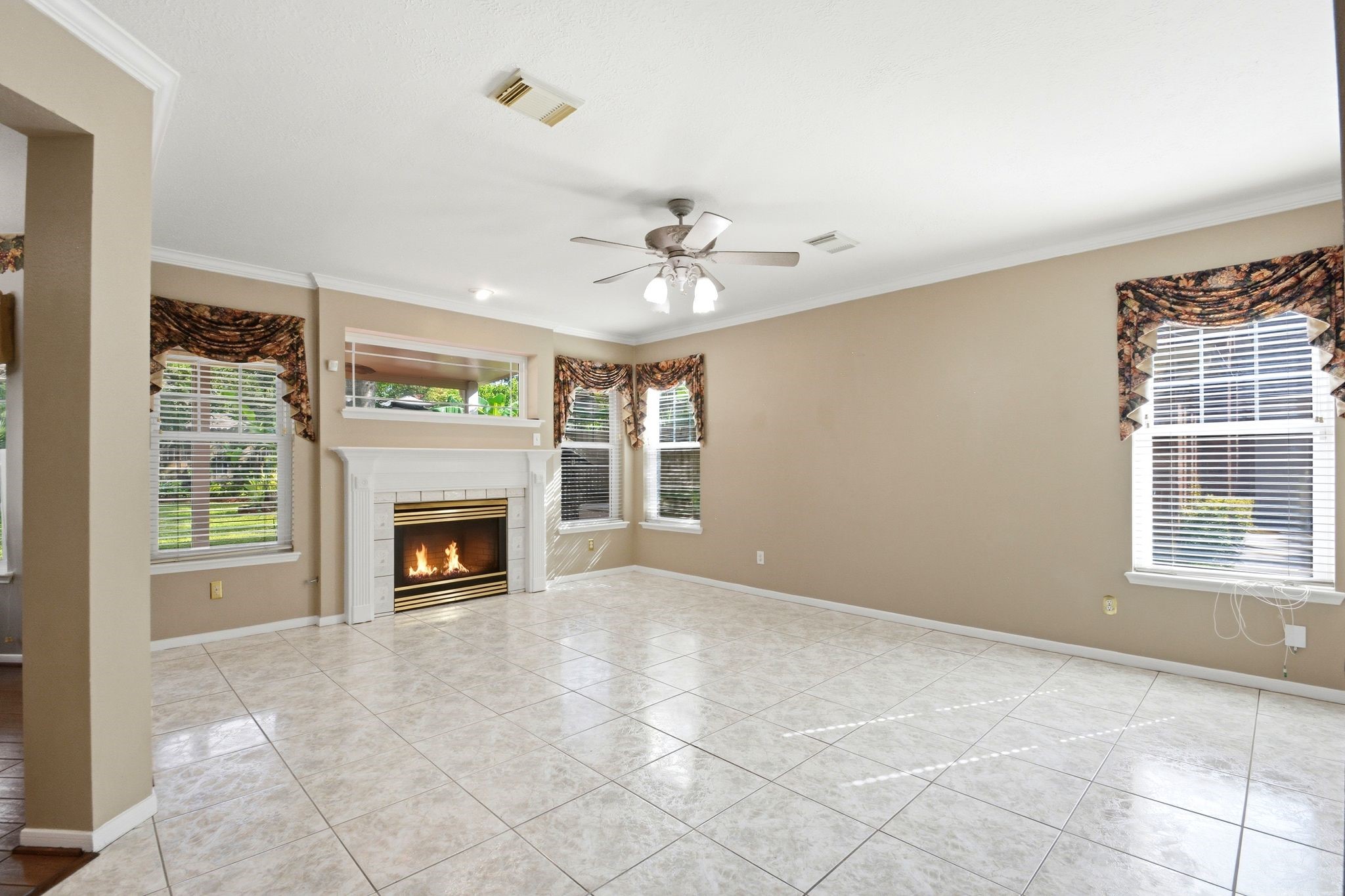 2718 Honeysuckle Walk Property Photo 12