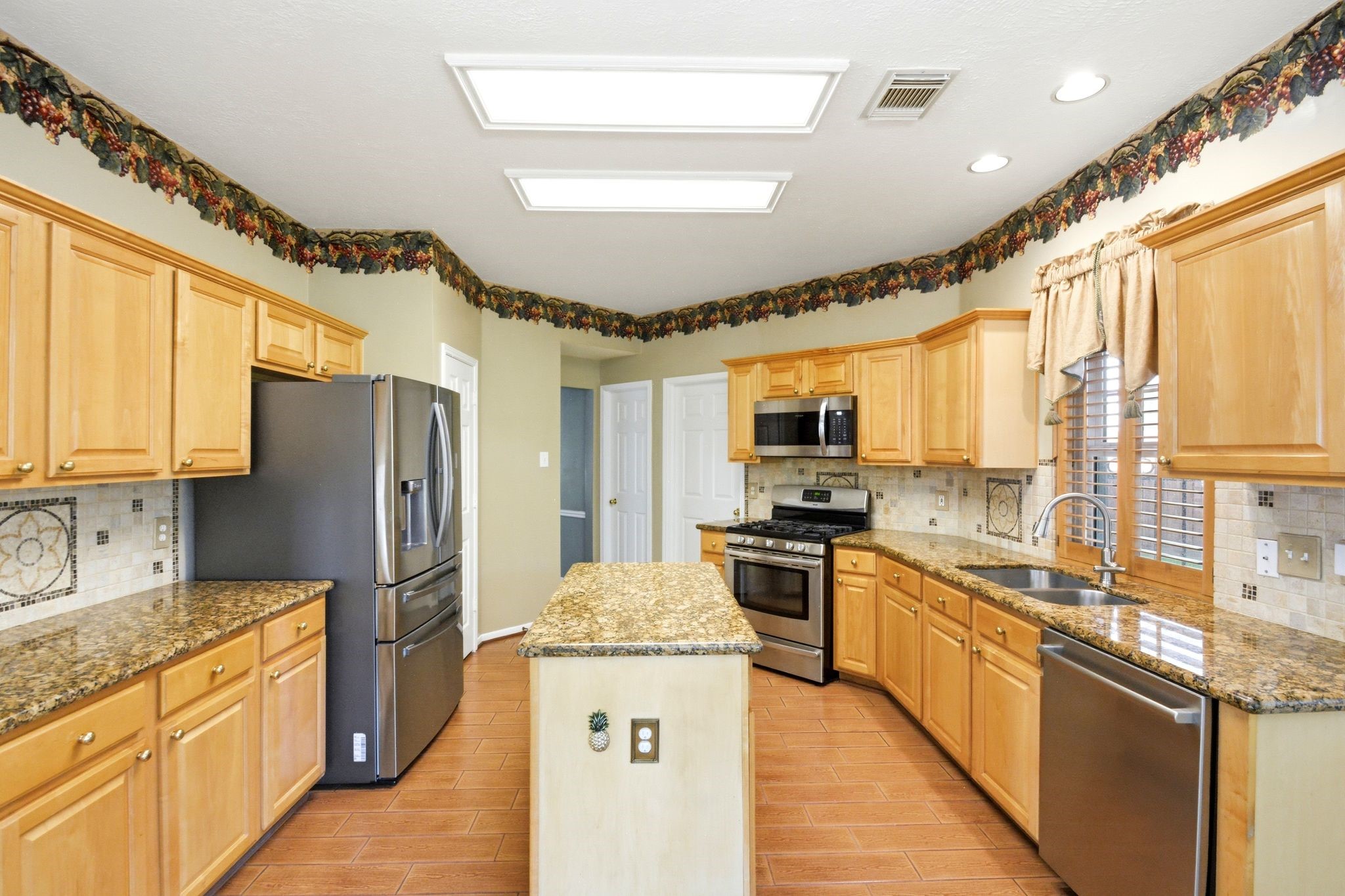2718 Honeysuckle Walk Property Photo 17