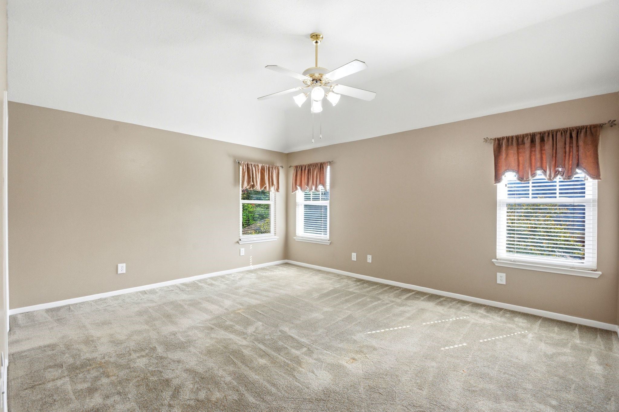 2718 Honeysuckle Walk Property Photo 22
