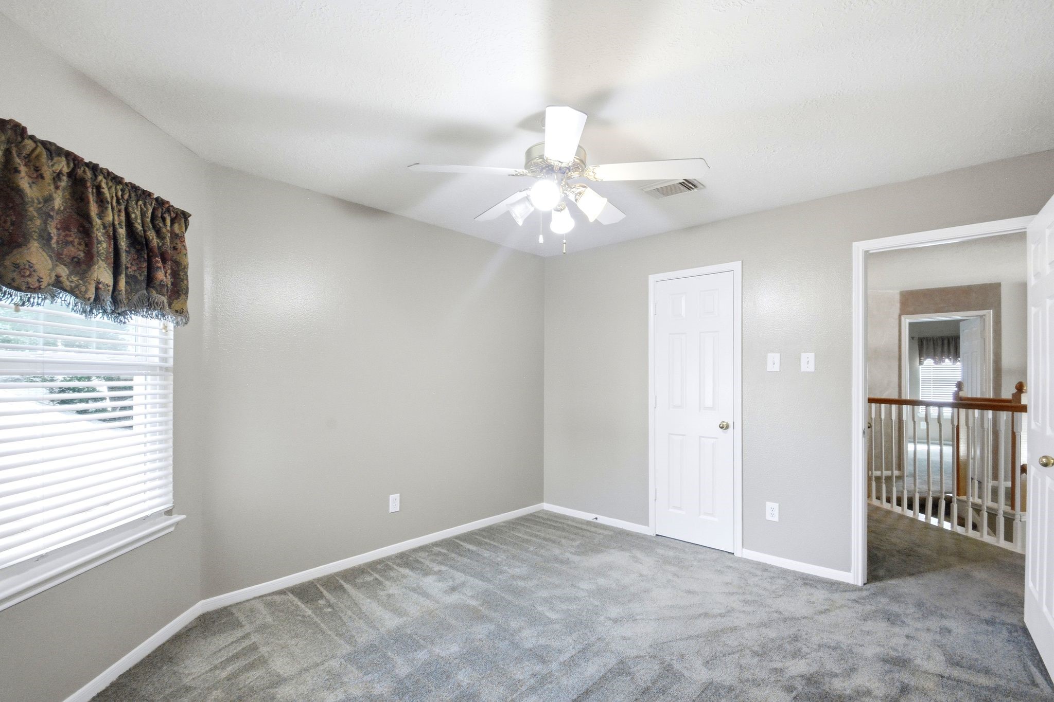 2718 Honeysuckle Walk Property Photo 29