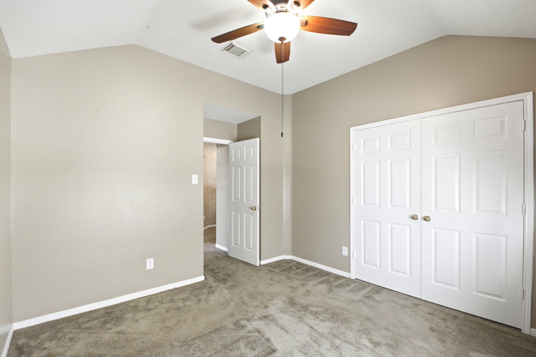 2718 Honeysuckle Walk Property Photo 33