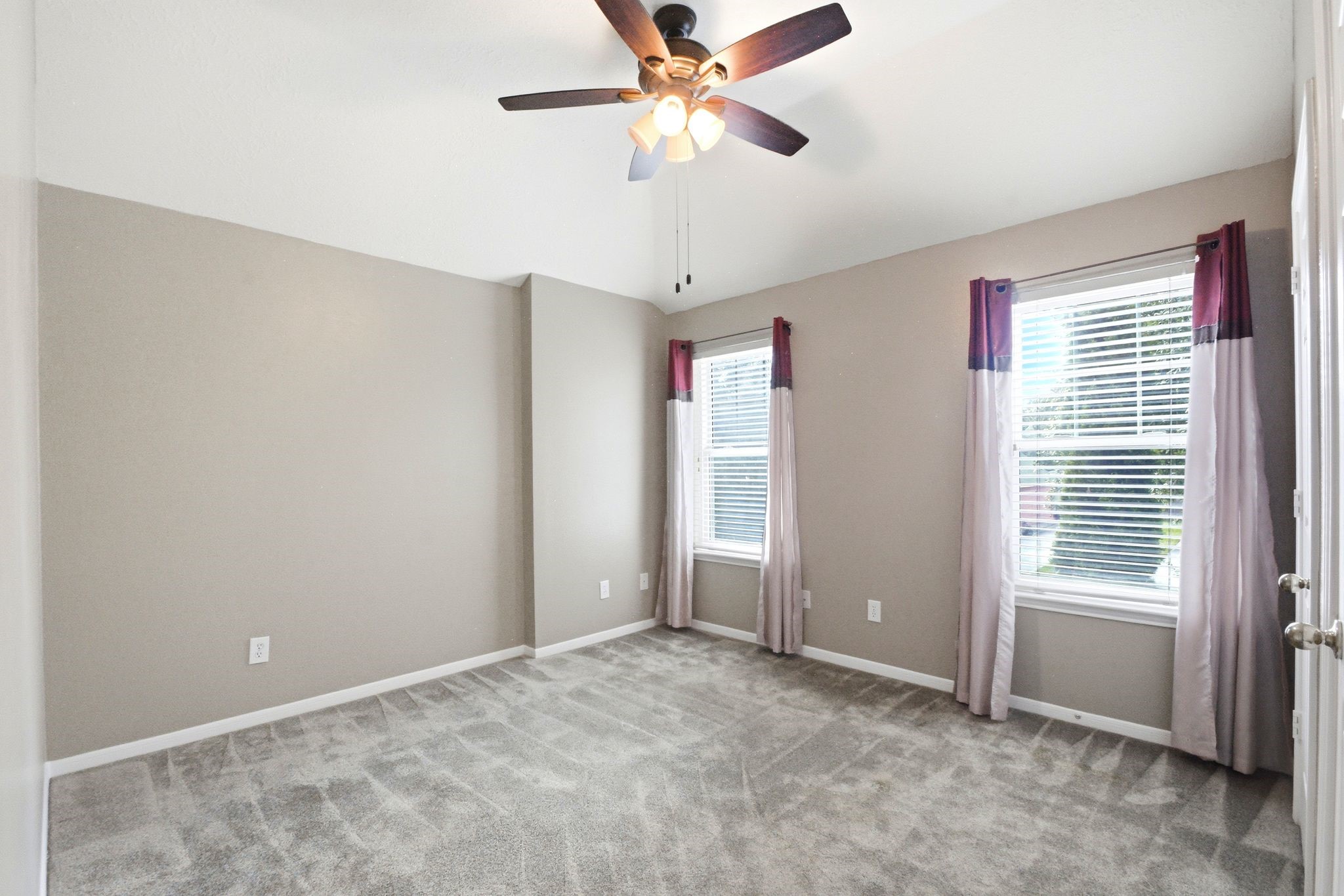 2718 Honeysuckle Walk Property Photo 34