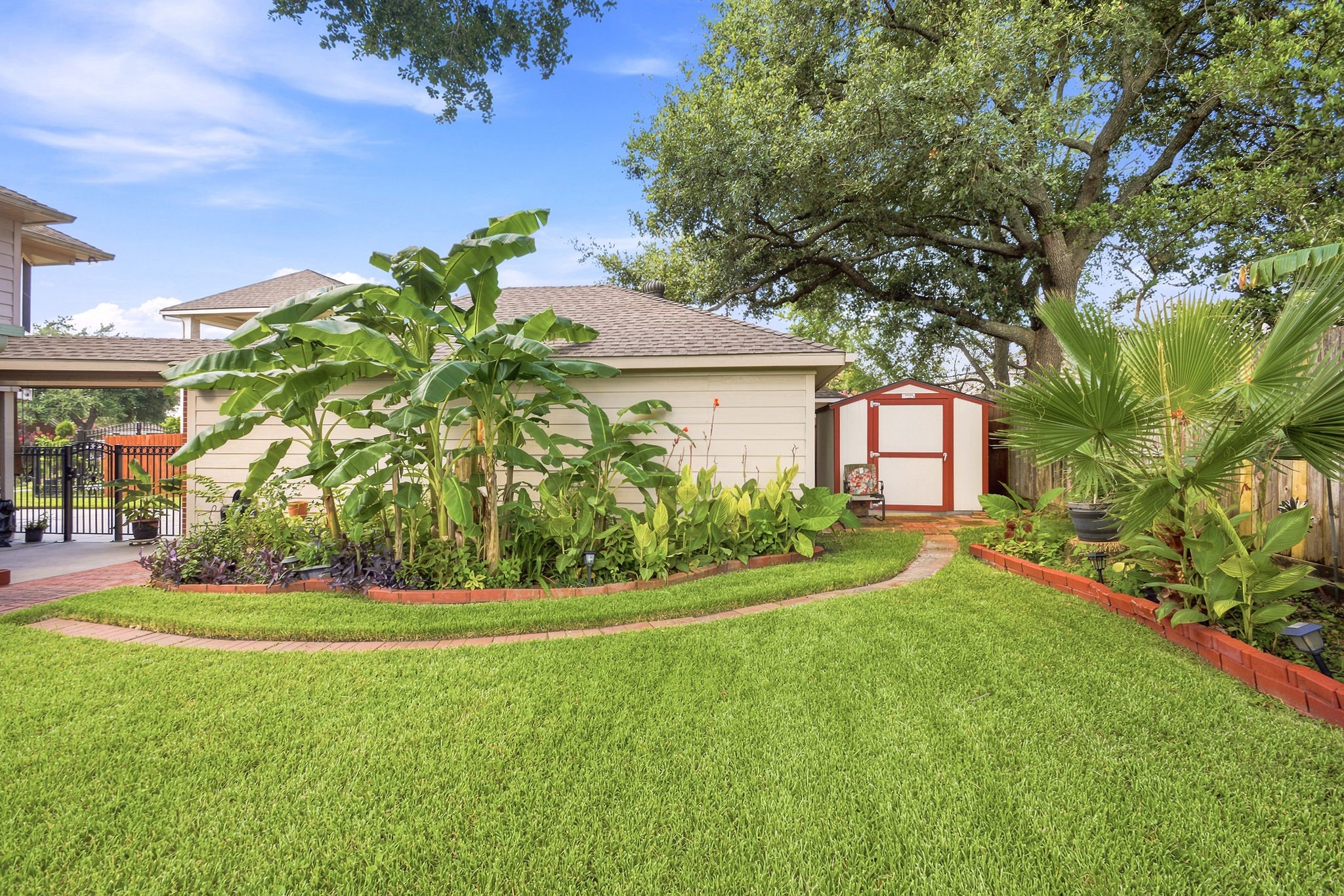 2718 Honeysuckle Walk Property Photo 43
