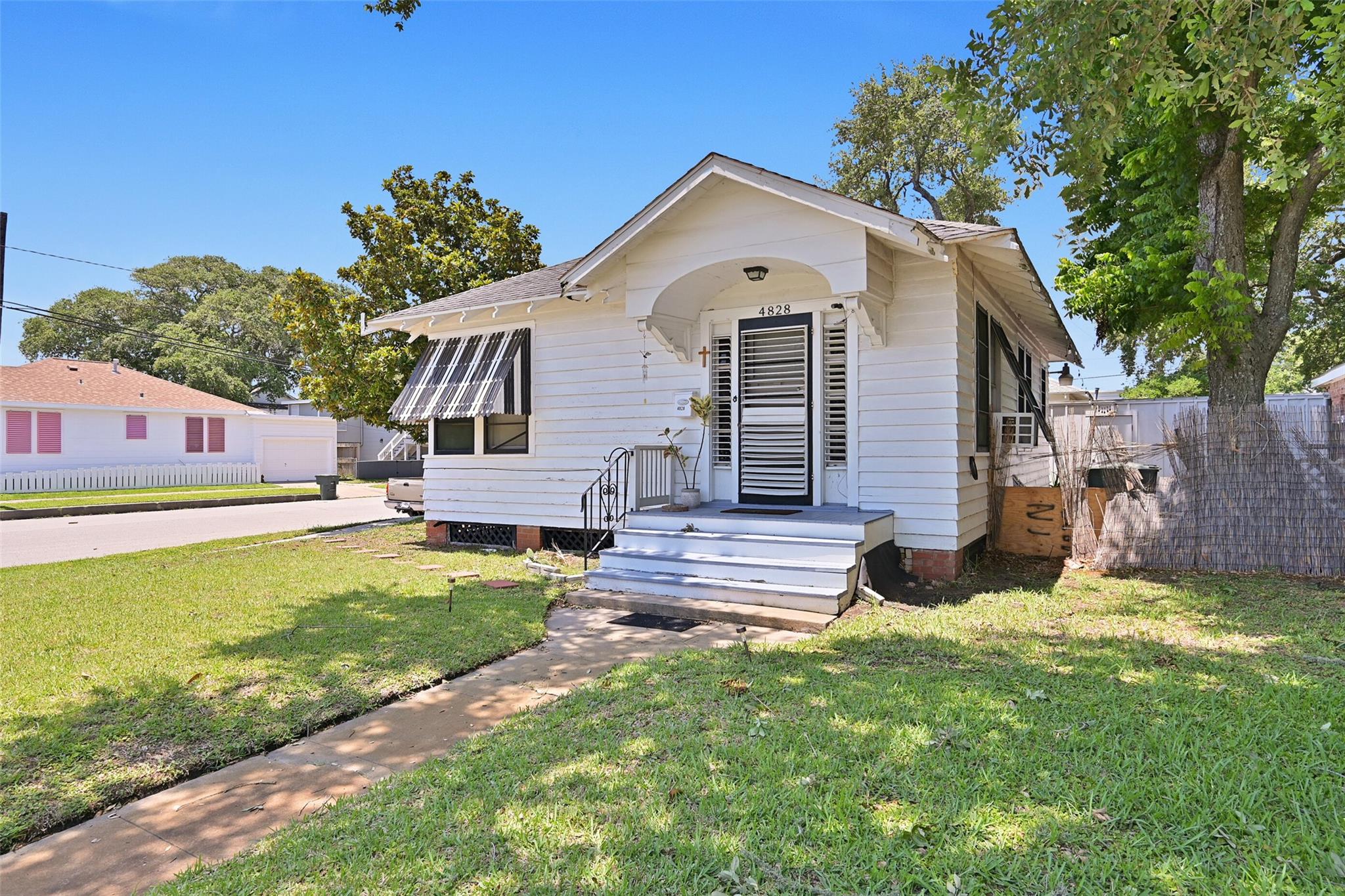 4828 Avenue Q 1/2, Galveston Tx 77551 Property Photo 1