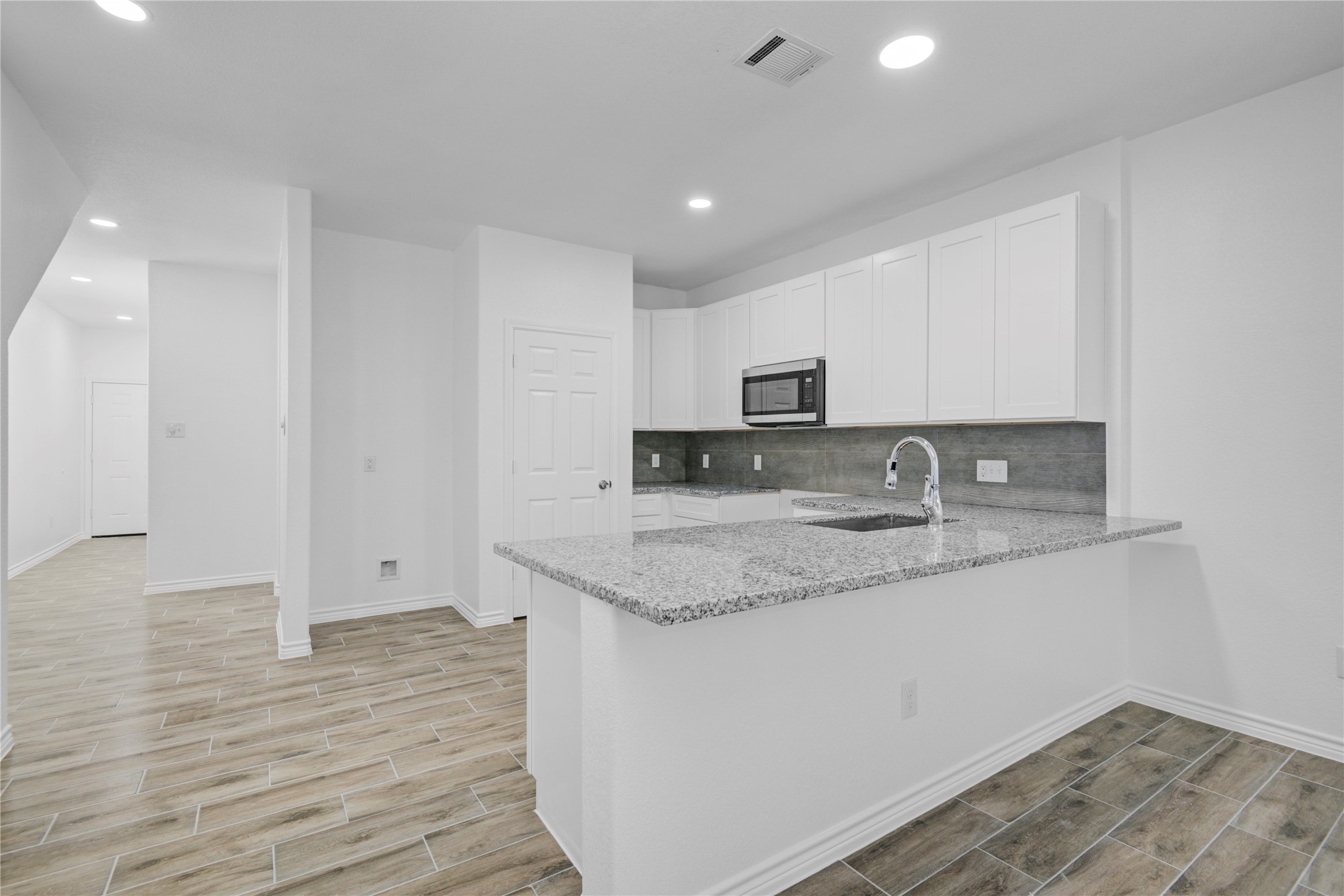 9932 Fillmore Street Property Photo 6