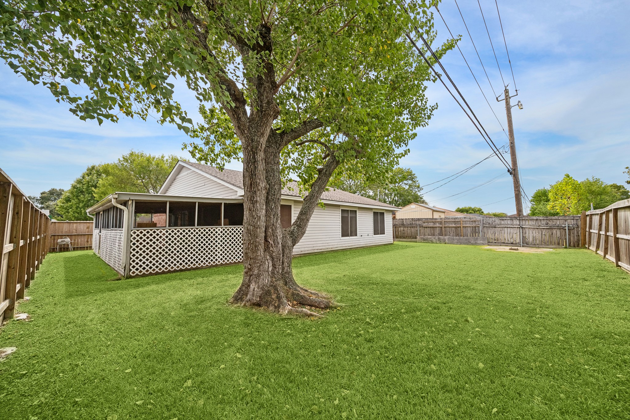 2025 Hillshire Drive Property Photo 5