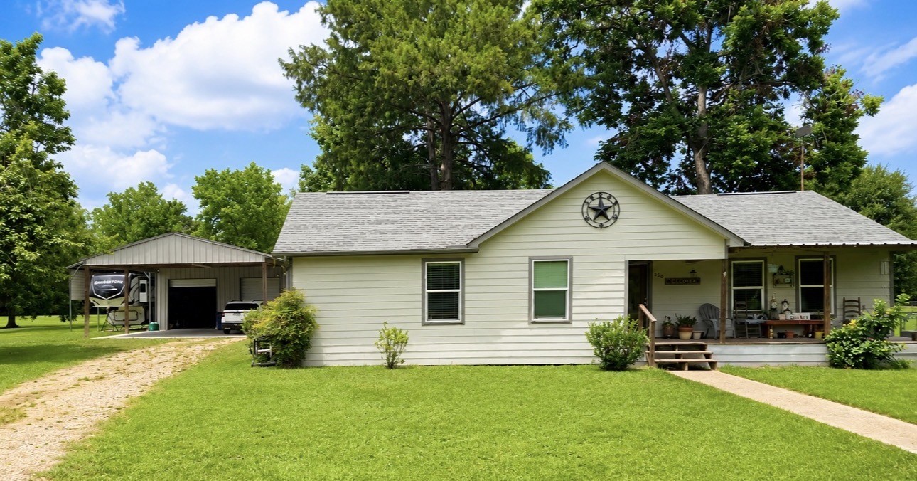 150 County Road 2359 Property Photo 5