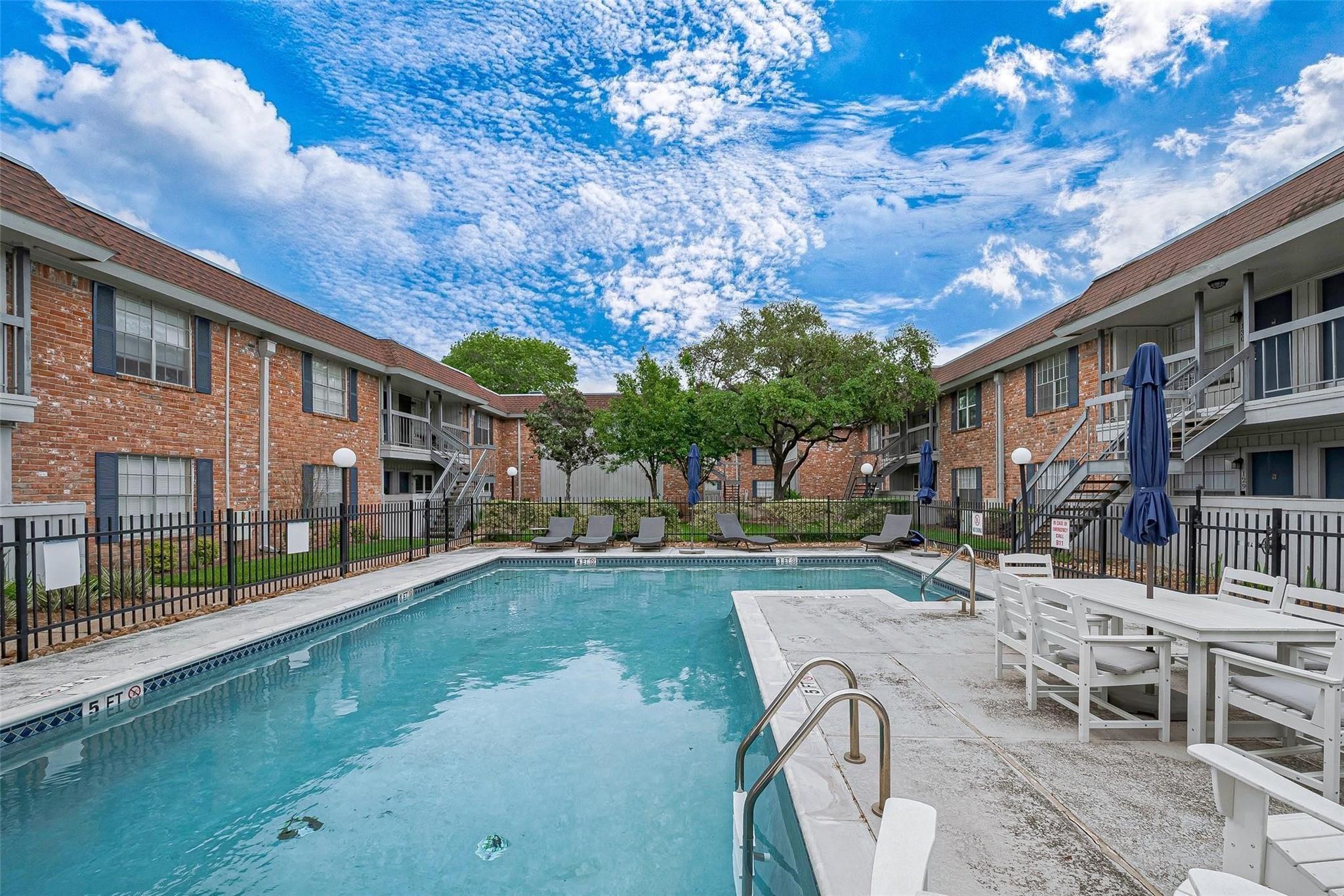 2350 Bering Drive # 94, Houston Tx 77057 Property Photo 1
