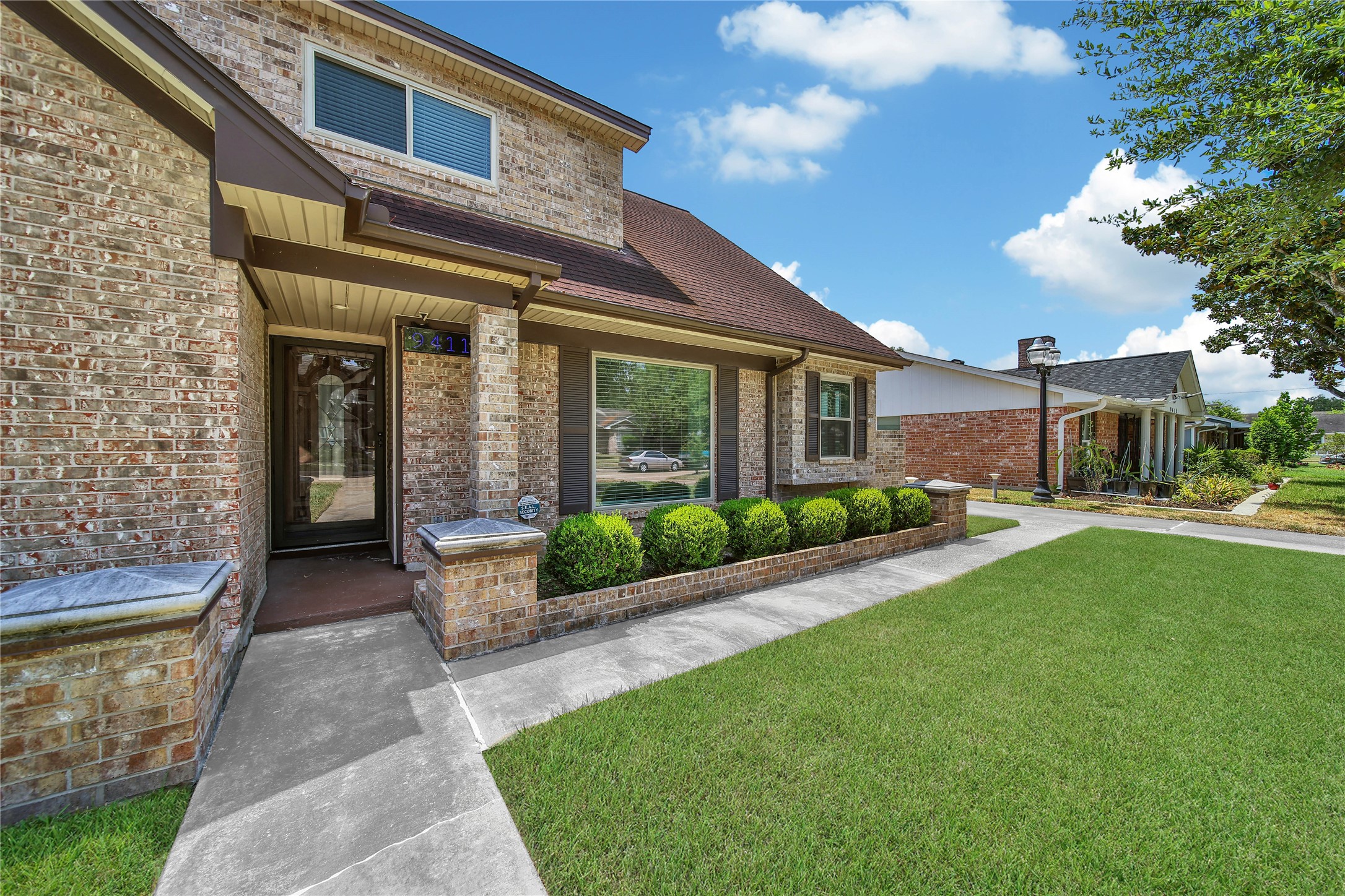 9411 Roos Road Property Photo 4
