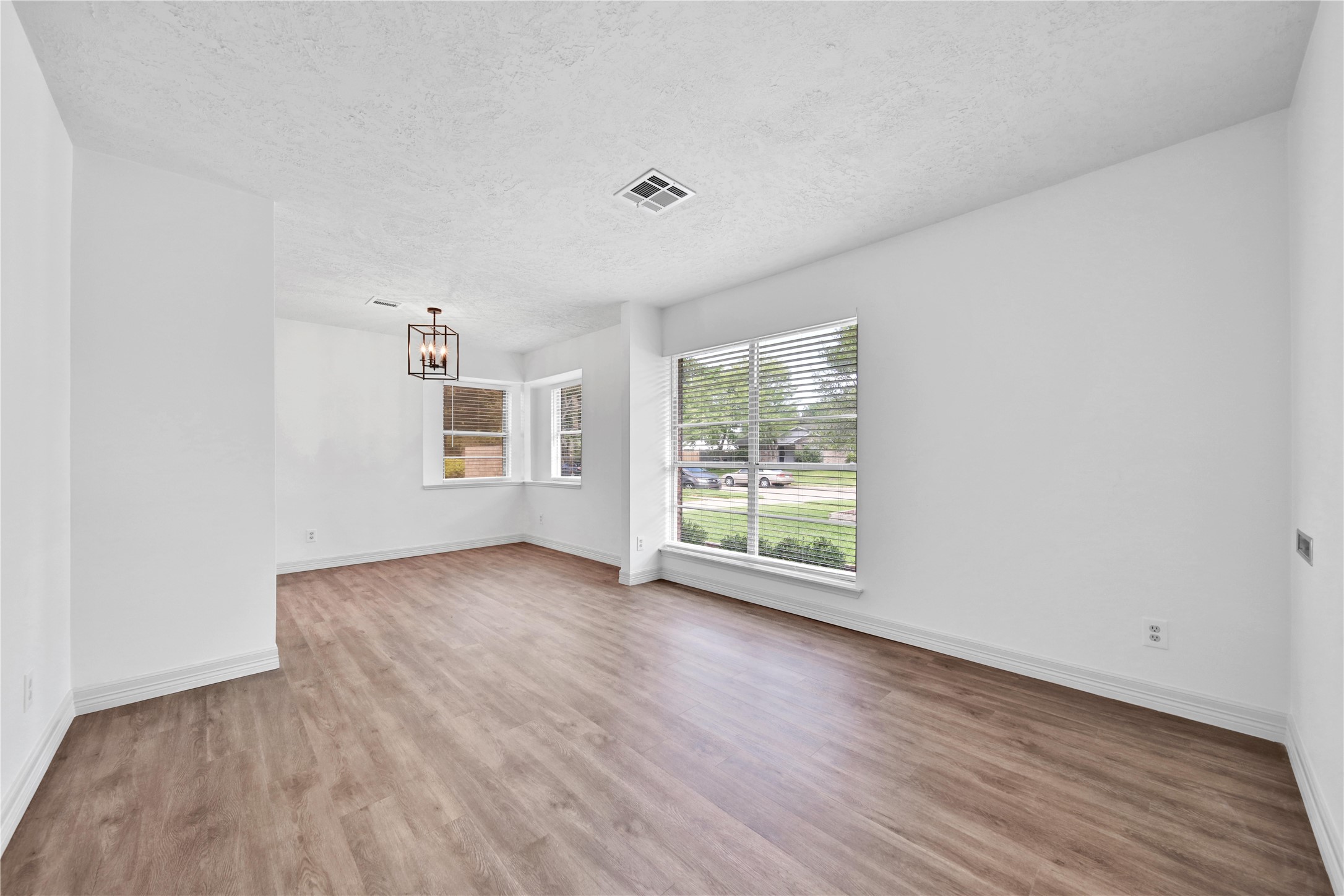 9411 Roos Road Property Photo 11
