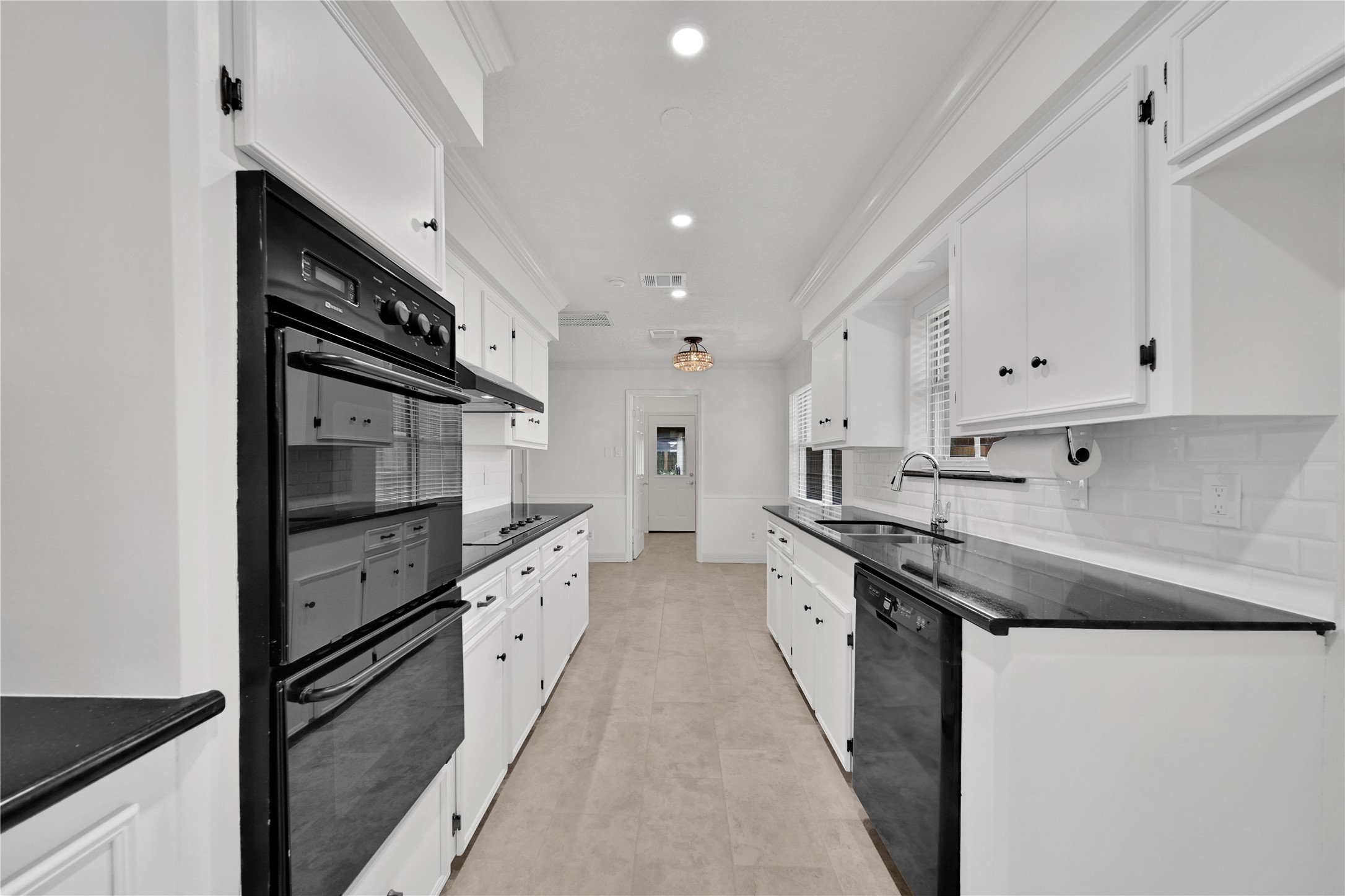 9411 Roos Road Property Photo 18