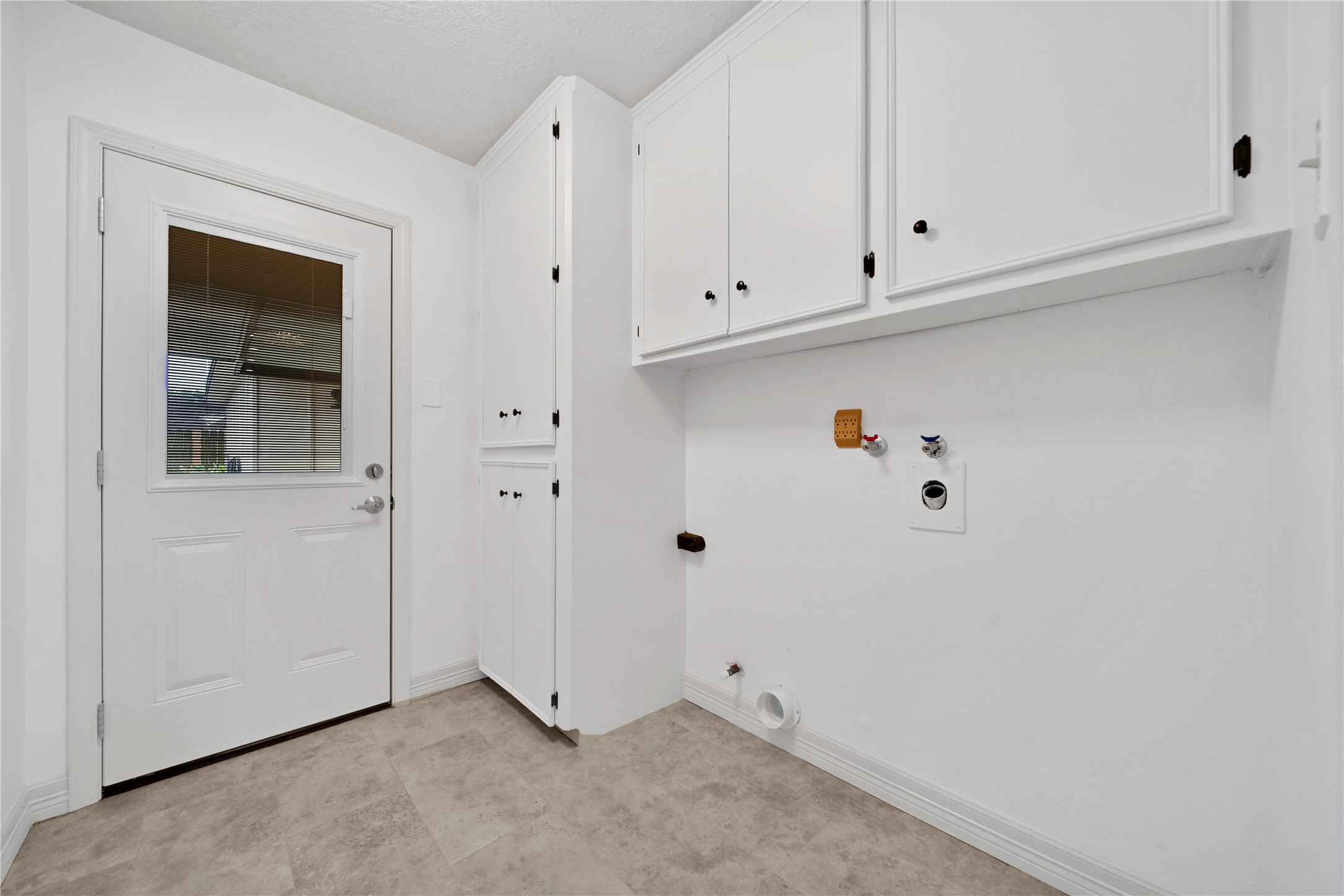 9411 Roos Road Property Photo 24