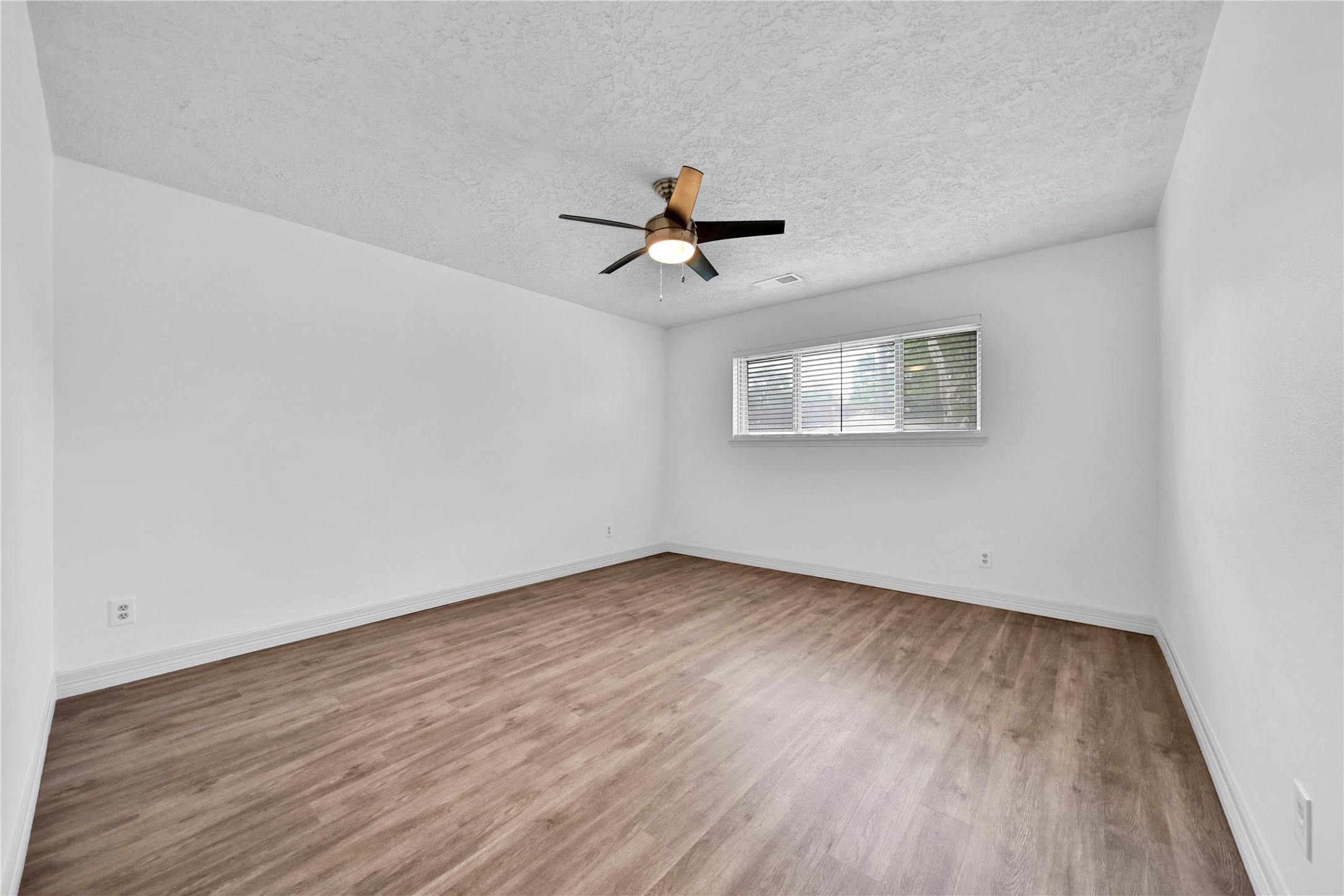 9411 Roos Road Property Photo 25
