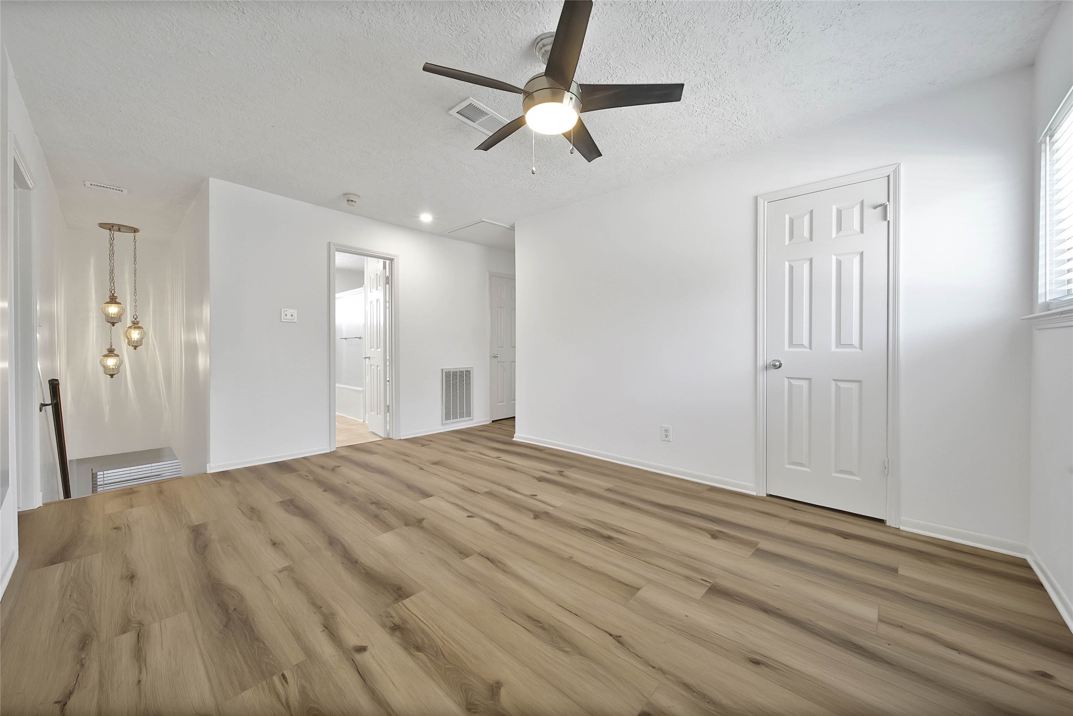 9411 Roos Road Property Photo 32