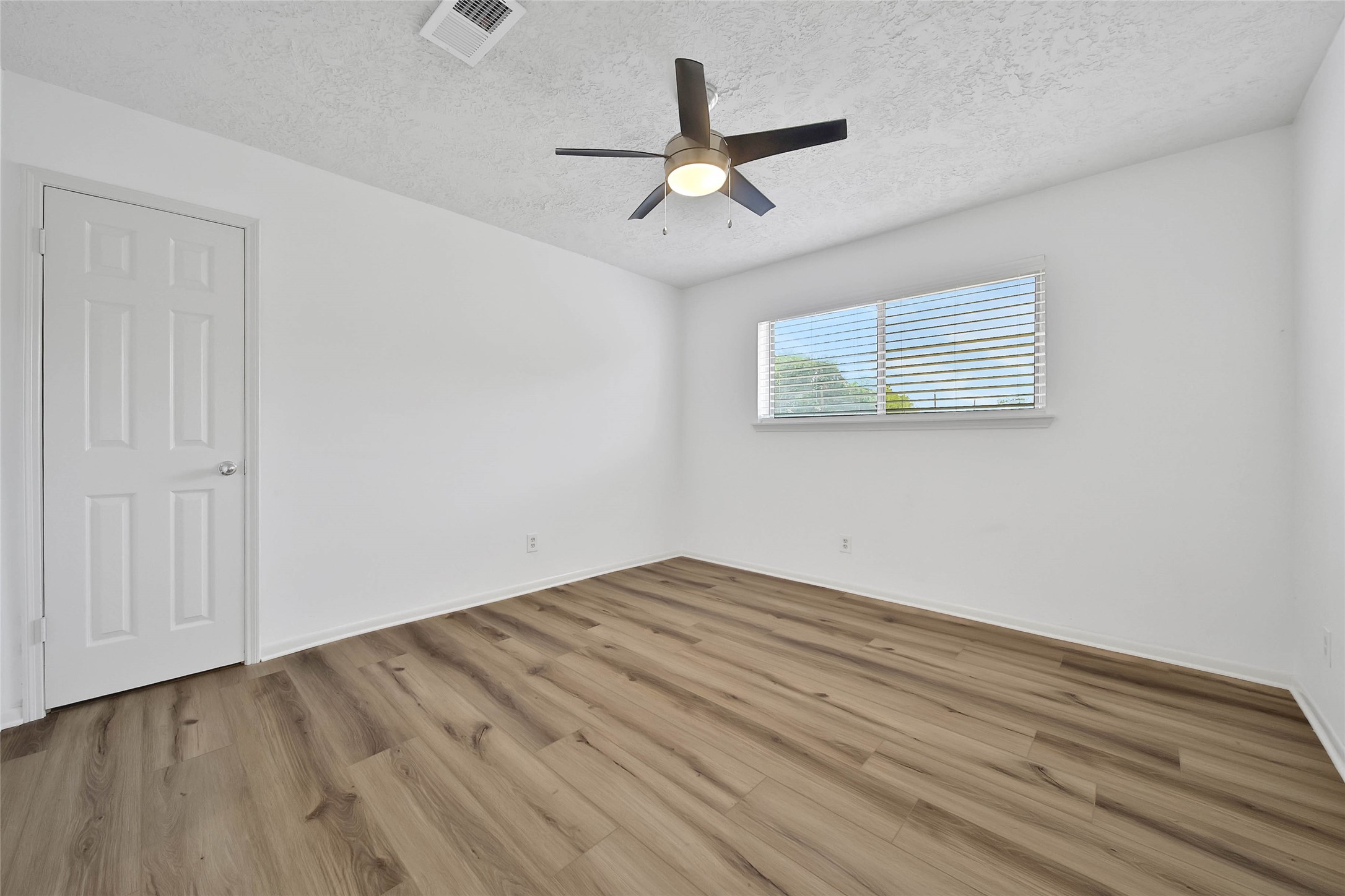 9411 Roos Road Property Photo 36