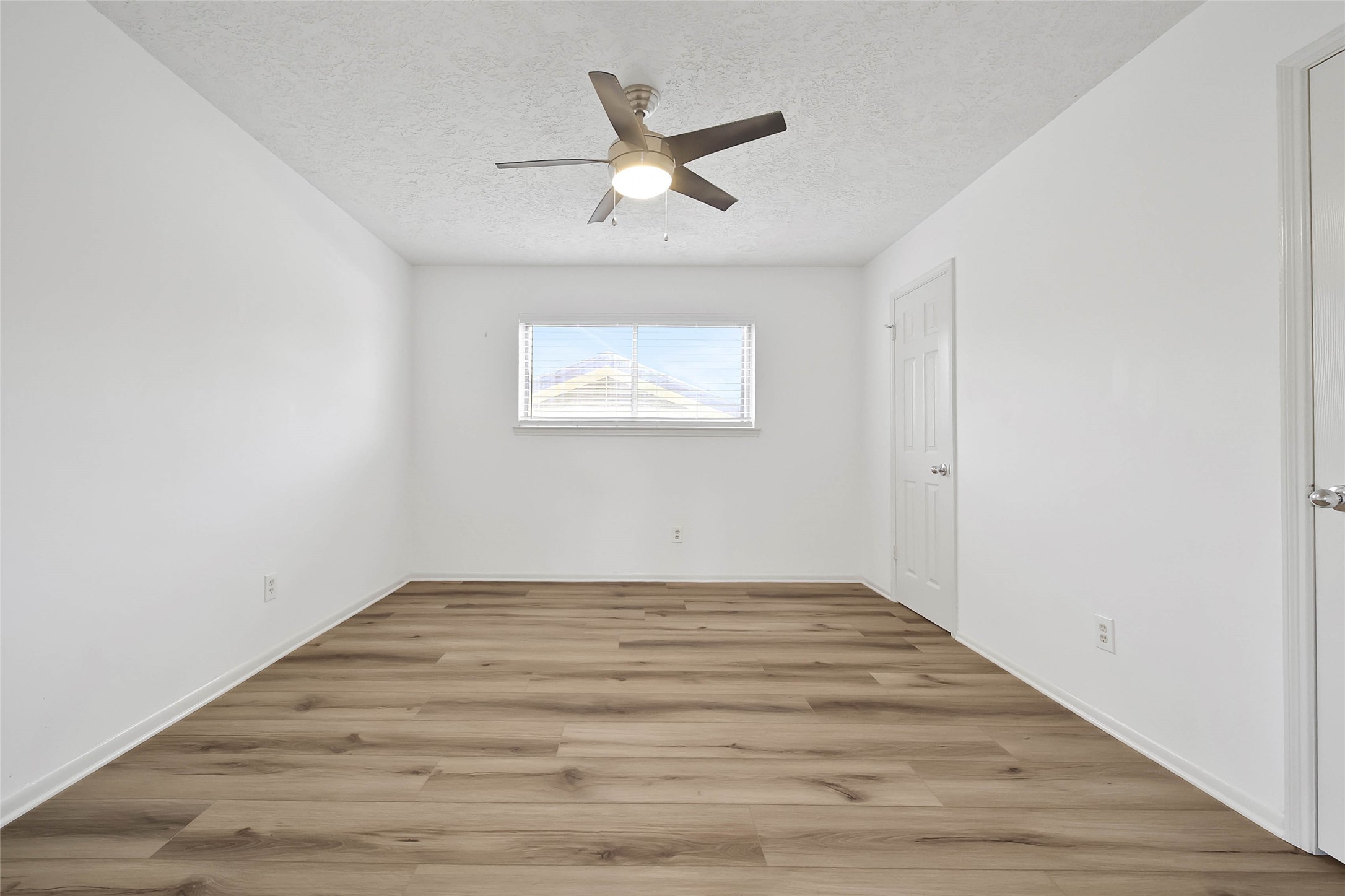 9411 Roos Road Property Photo 38