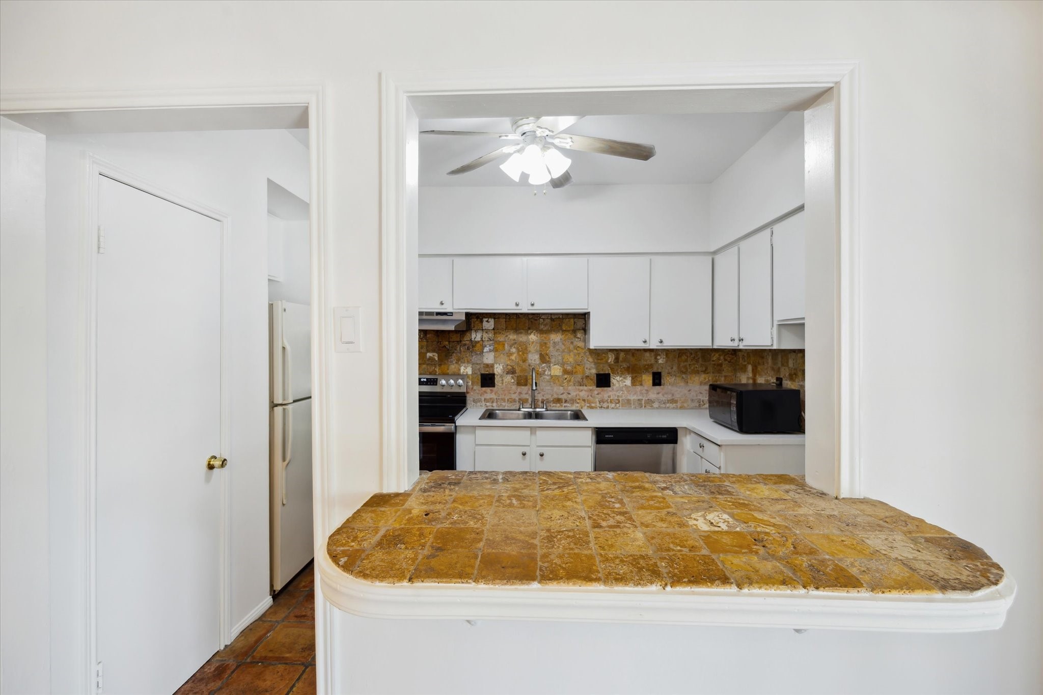 2100 Tanglewilde Street 184 Property Photo 5