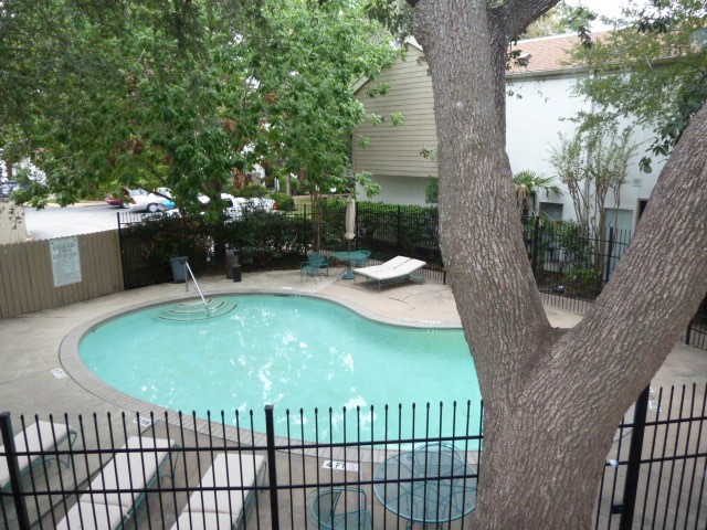 2100 Tanglewilde Street 184 Property Photo 15