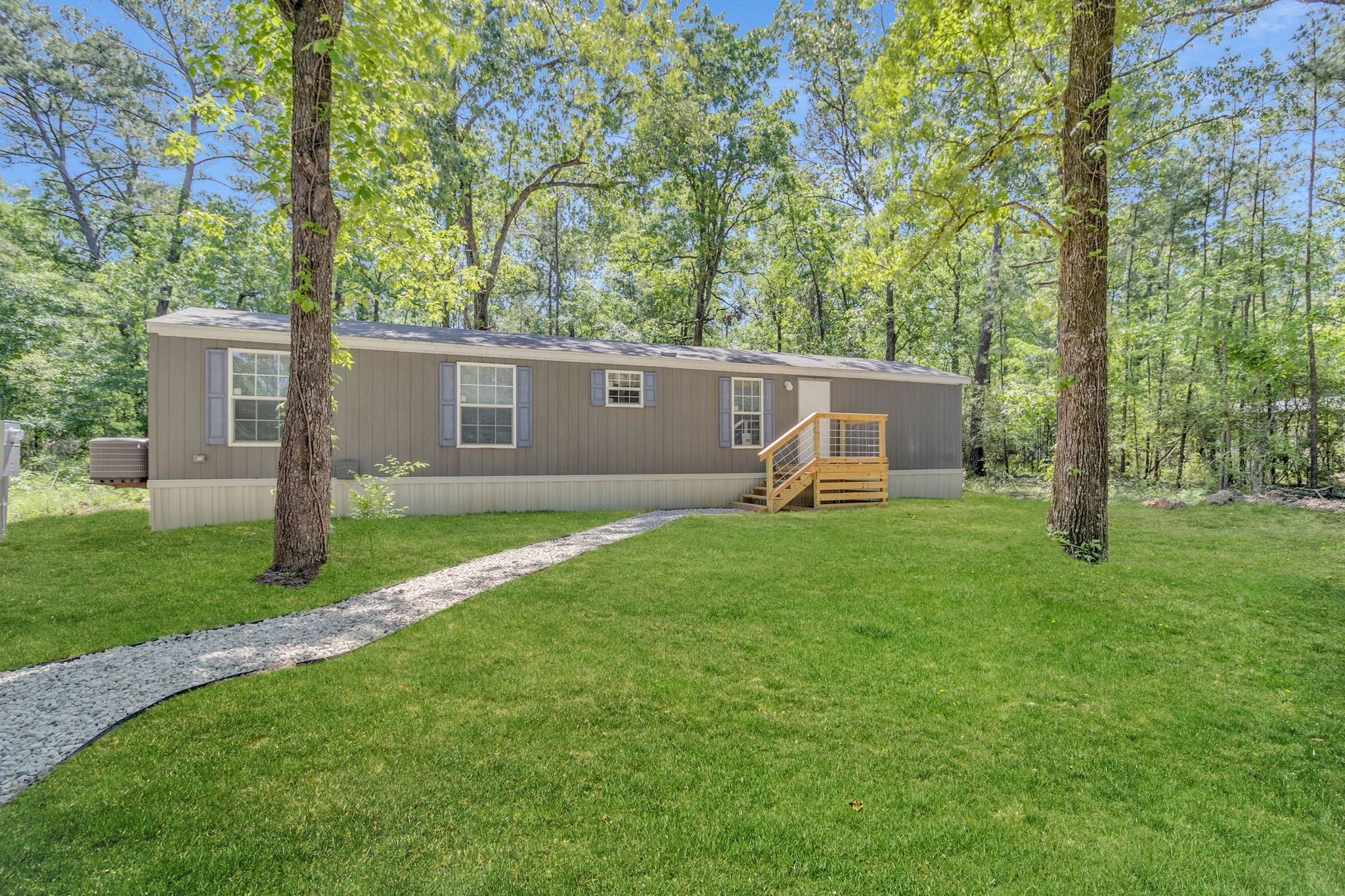 550 Windwood Drive Property Photo 1