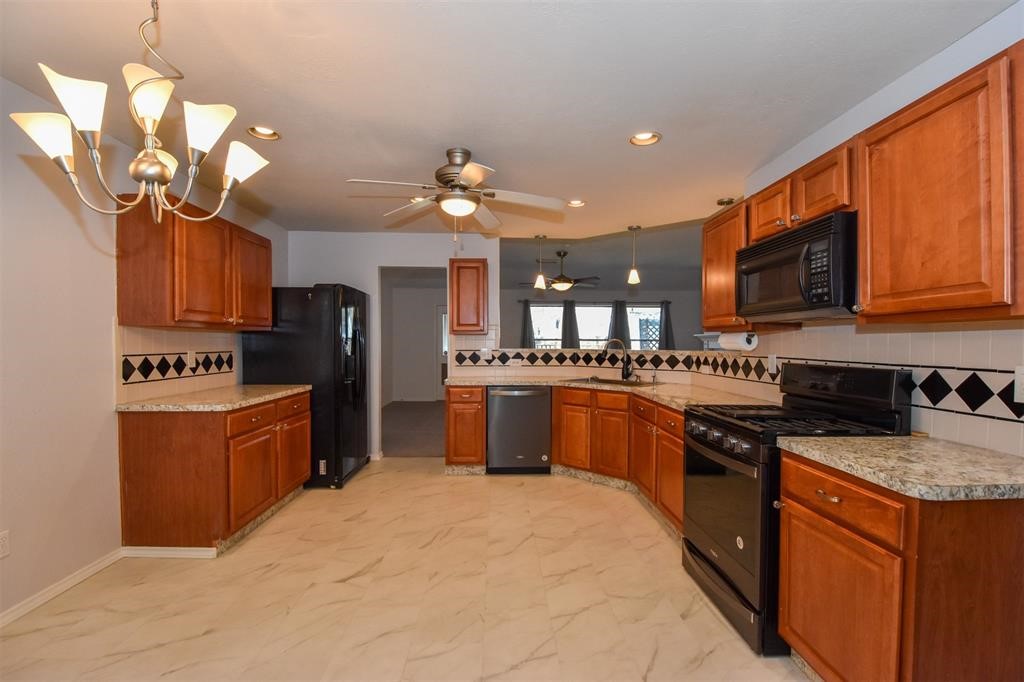 16122 Speyburn Court Property Photo 2