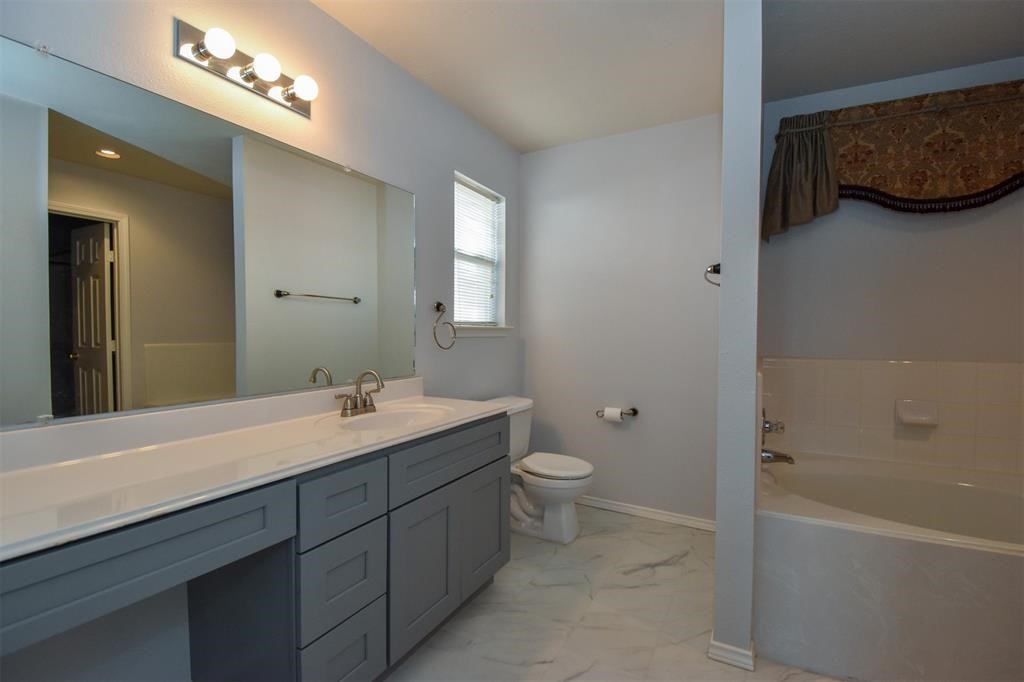 16122 Speyburn Court Property Photo 6