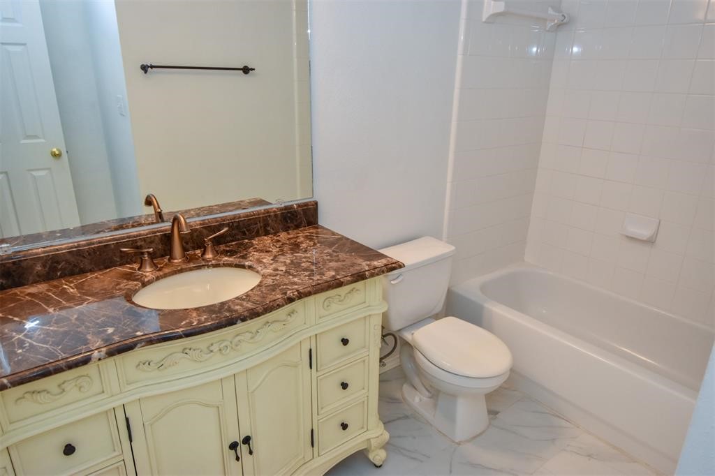 16122 Speyburn Court Property Photo 9