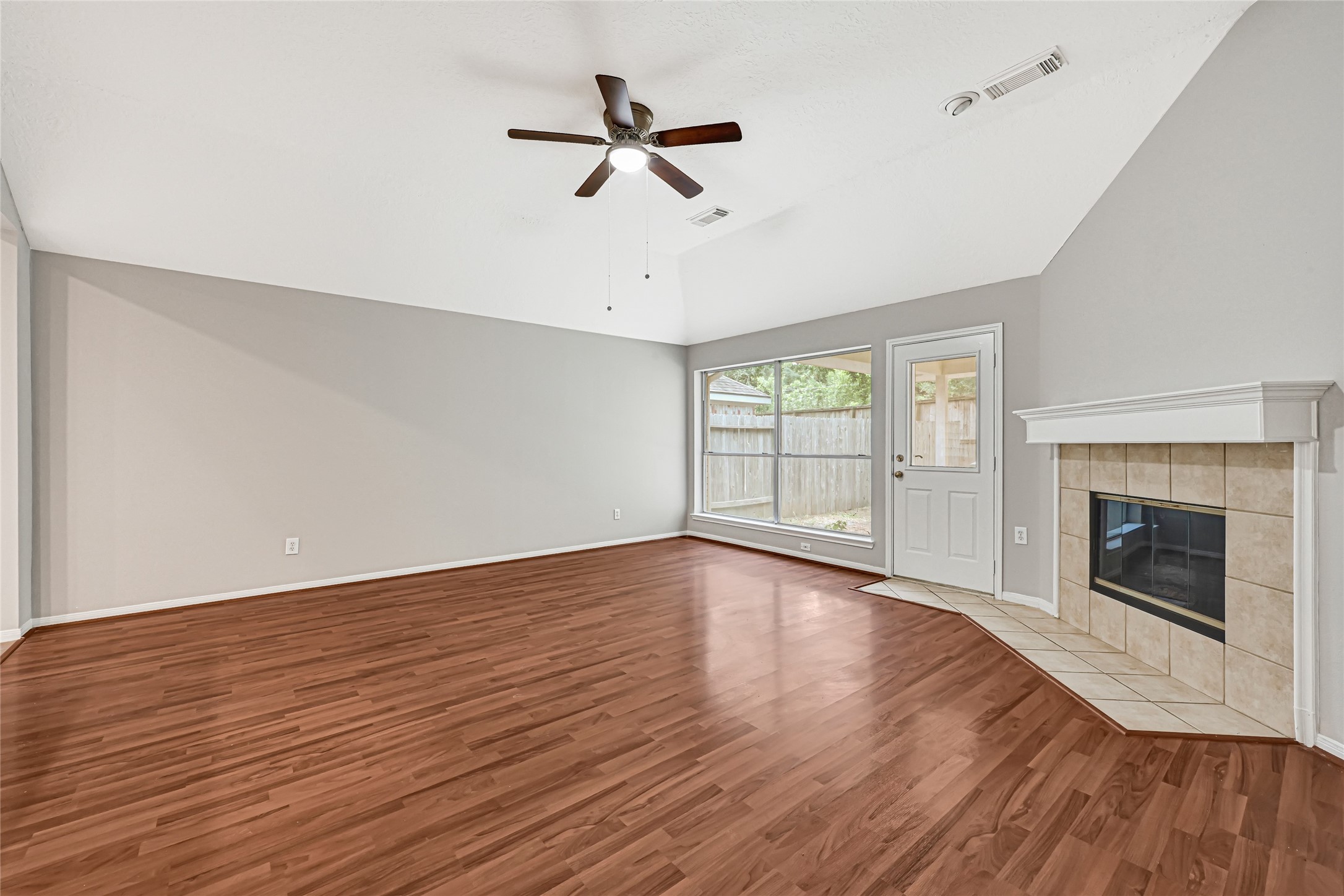 10323 Emerald Pine Drive Property Photo 4