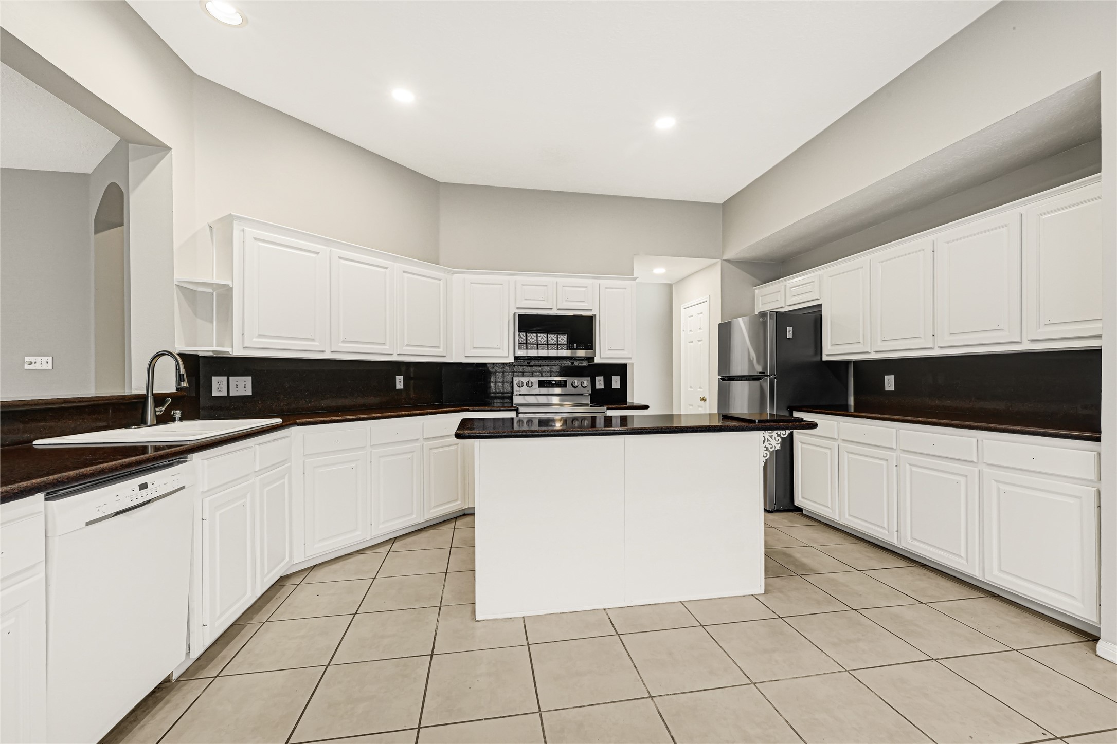 10323 Emerald Pine Drive Property Photo 6