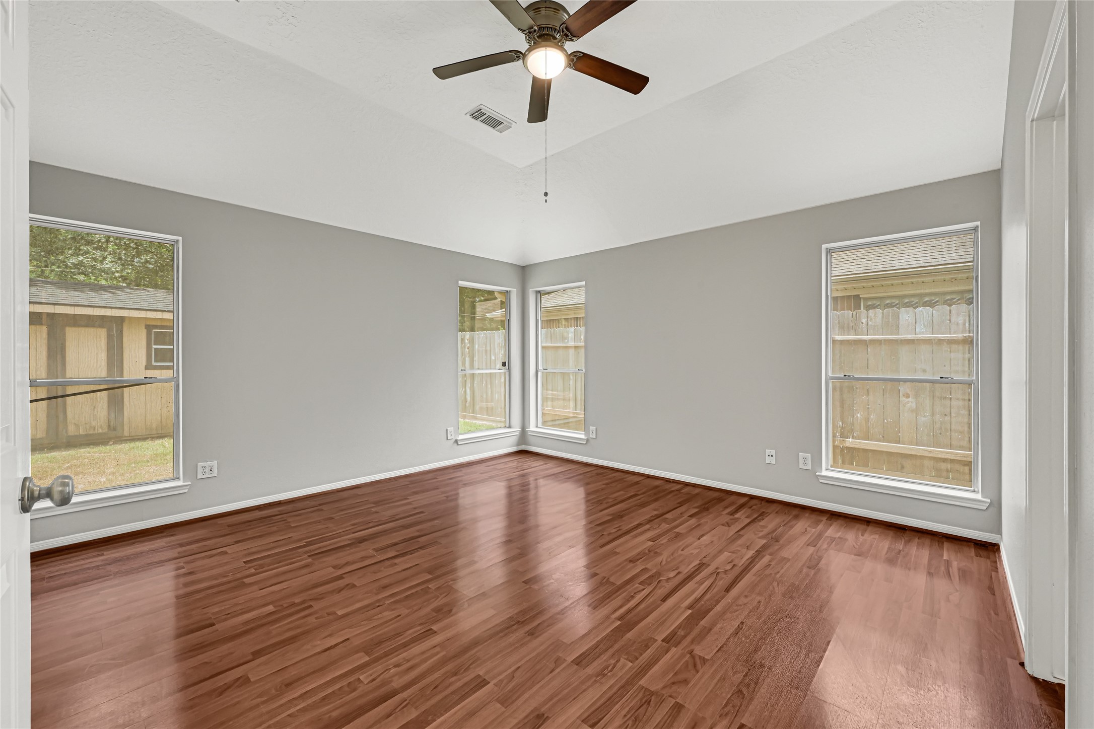 10323 Emerald Pine Drive Property Photo 11