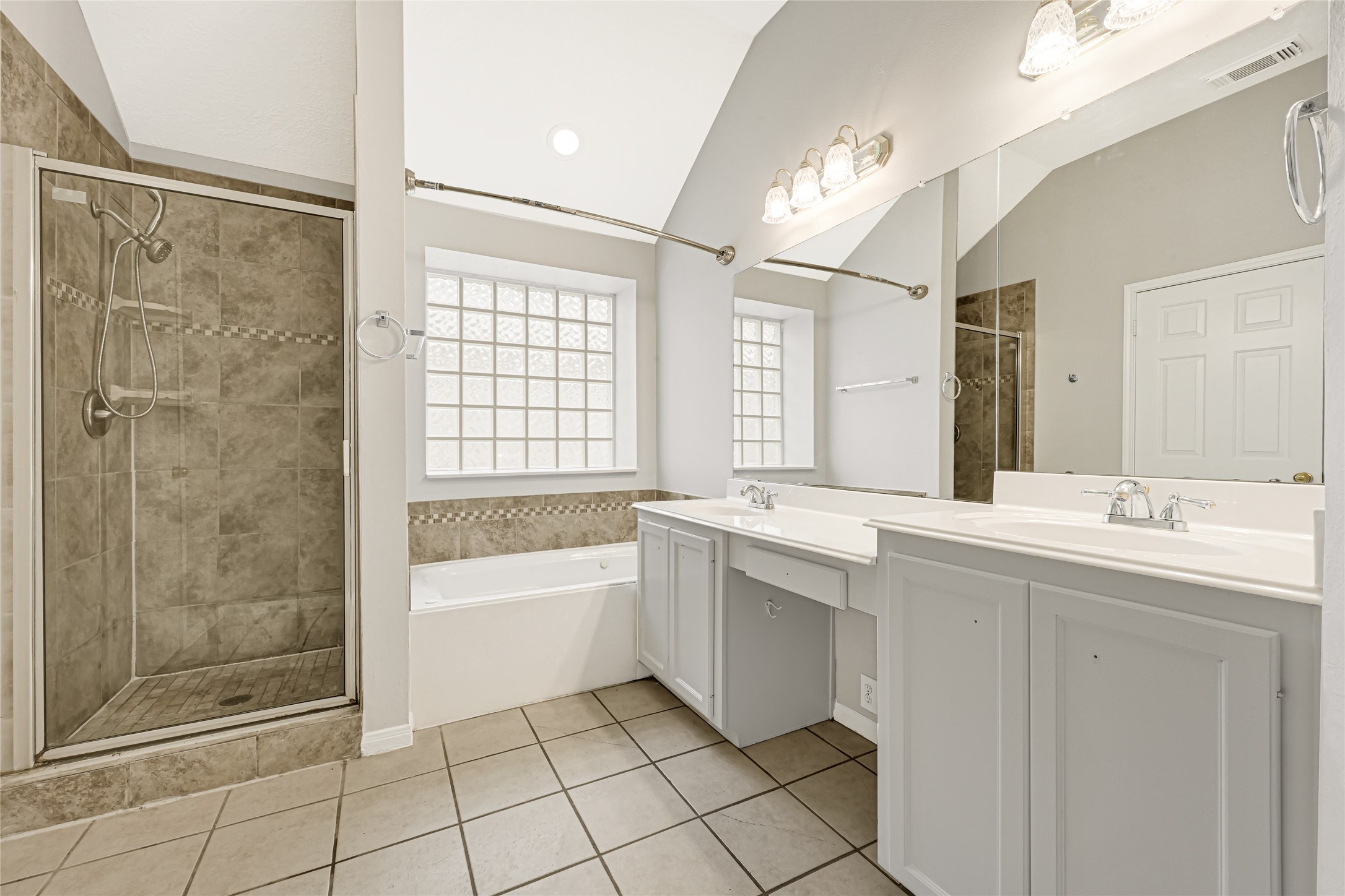 10323 Emerald Pine Drive Property Photo 15