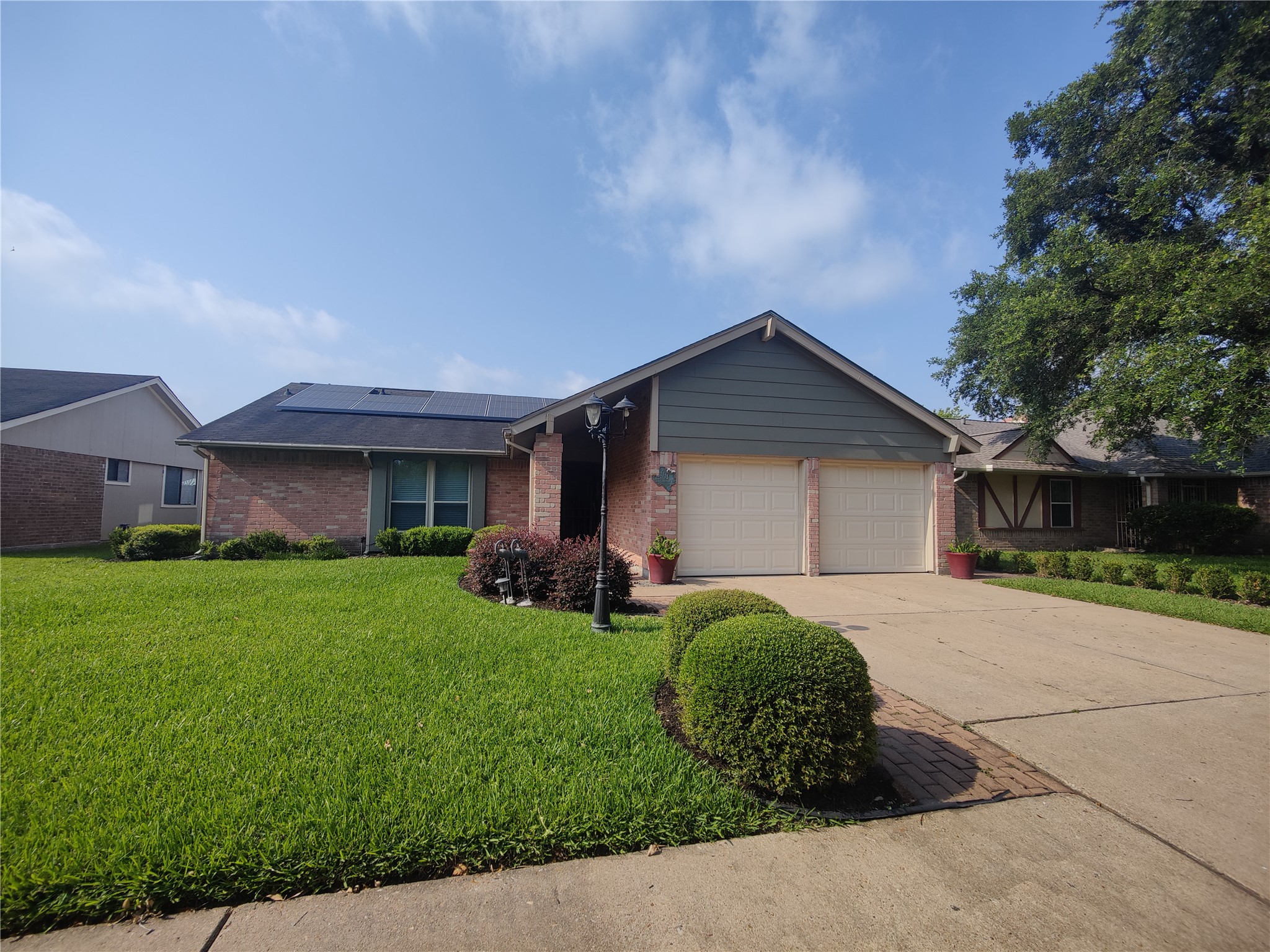 2715 Ashington Drive Property Photo 1