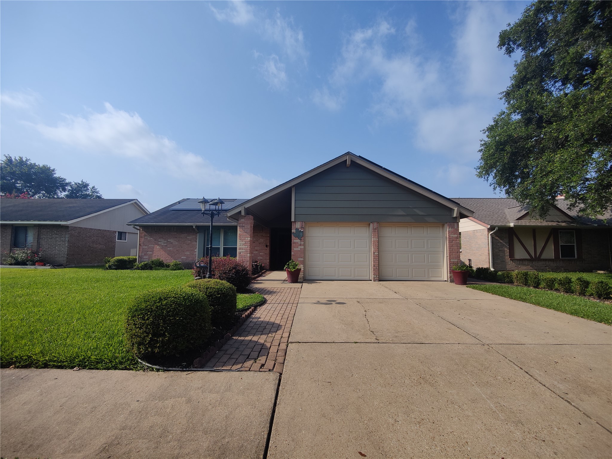 2715 Ashington Drive Property Photo 2