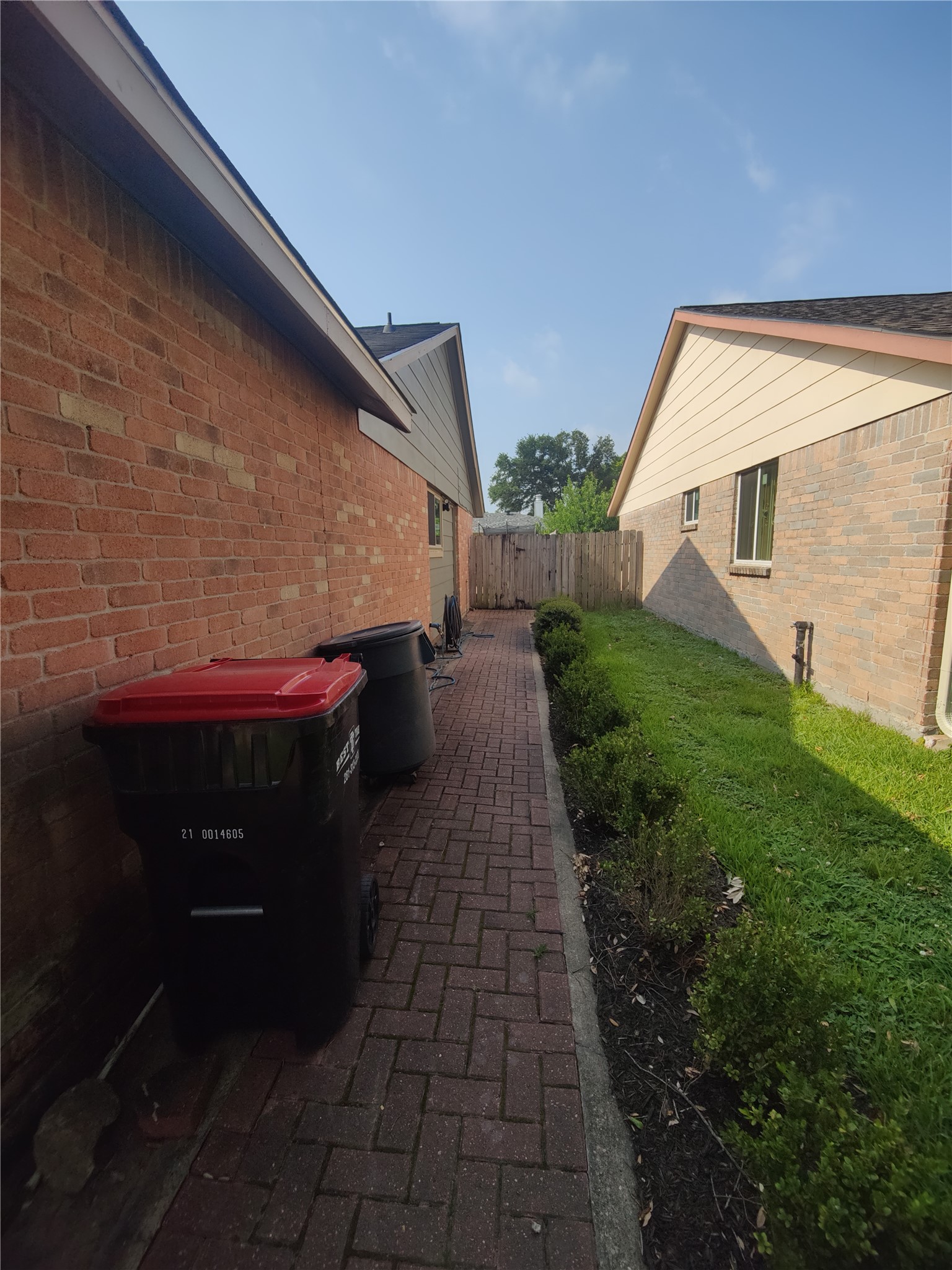 2715 Ashington Drive Property Photo 4