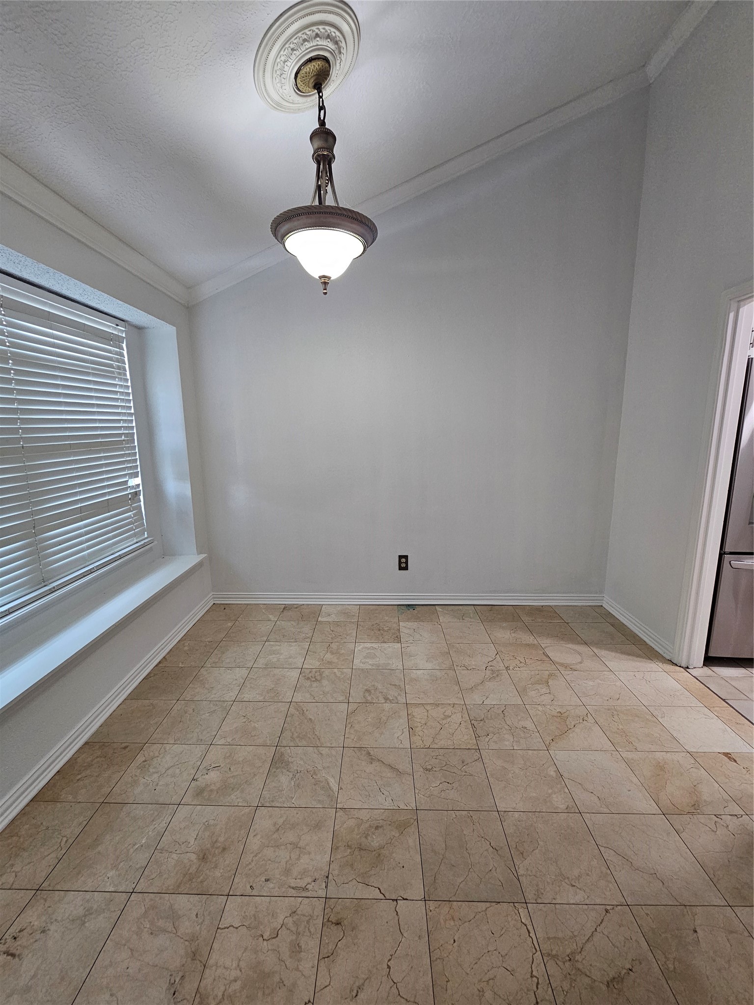 2715 Ashington Drive Property Photo 6